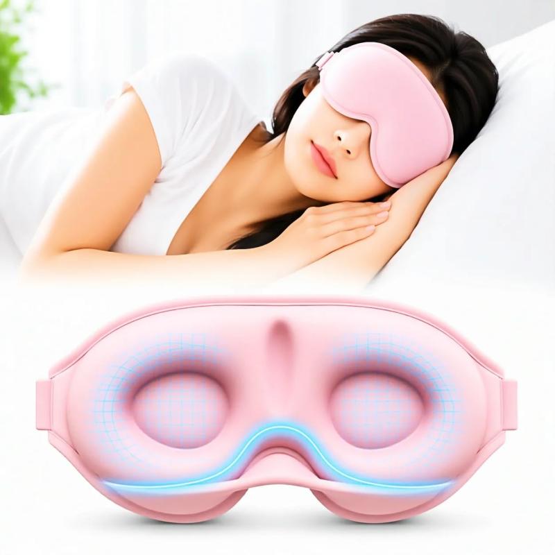 【2026年新モデル】アイマスク 睡眠用 3D立体構造 遮光率99.99% 鼻圧迫軽減 安眠 快眠 グッズ 軽量 柔らかい 通気性 長さ調節可能ベルト フィット感 仮眠 旅行 昼寝 夜勤 男女兼用 ピンク【圧迫感を抑える3D立体設計】目元に直接触れにくい3D構造を採用。まぶたやまつ毛への圧迫を軽減し、長時間でも快適な装着感を実現。鼻梁部分には凹槽設計を採用し、鼻への負担を抑えながら自然にフィットします。【99.99％遮光・すき間からの光漏れを防止】顔のラインに沿ってフィットする立体形状で、鼻まわりのすき間をしっかりカバー。昼間の仮眠や夜間の睡眠、飛行機・新幹線での移動中も、外光を気にせずリラックスできます。【冷感アイスシルク素材・さらっと快適】肌に触れる面には、なめらかな冷感アイスシルク素材を採用。ひんやりとした心地よい肌触りで、長時間つけてもムレにくく快適。汗ばむ季節や夏場の睡眠、昼寝、仮眠にもおすすめです。【長さ調節可能ベルトで幅広い頭囲に対応】面ファスナー式の調節ベルトを採用。頭囲に合わせて自由にサイズ調整でき、締め付けすぎずズレにくいフィット感を実現。男性・女性を問わず快適に使用できます。【自宅・旅行・オフィスまで幅広く活躍】就寝時はもちろん、昼寝やオフィスでの休憩、飛行機・新幹線での移動、ホテルでの宿泊まで幅広く対応。軽量で持ち運びやすく、いつでもどこでも快適な休息時間をサポートします。