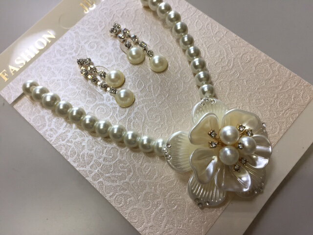 ネックレス ウエディング ブライダルジュエリー 結婚式 ナチュラルで繊細な2枚重ねお花が可愛い パール風 ウエディングネックレス+揺れるピアス