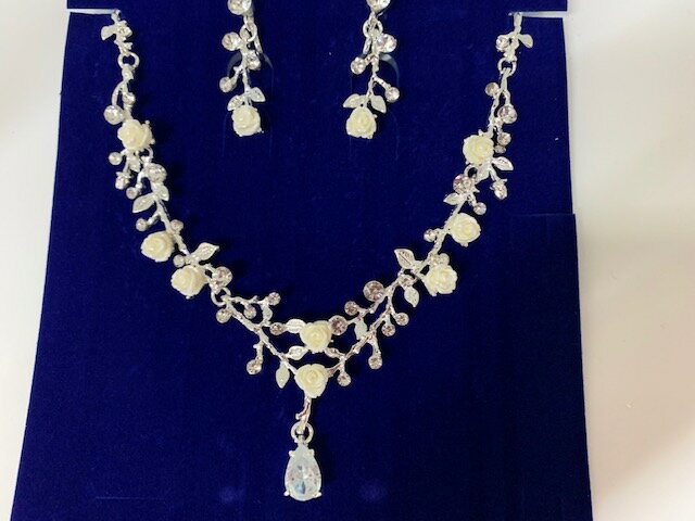 ネックレス ウエディング ブライダルジュエリー 結婚式 ナチュラルで繊細なお花が可愛い ウエディングネックレス+揺れるイヤリング