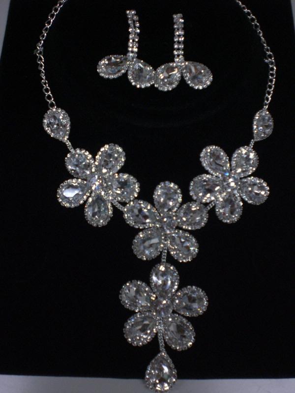 ブライダルネックレス★超豪華★大きめお花がゴージャスな★ウエディングネックレス+イヤリング