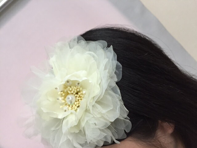 ★コサージュ★お花クリーム★ヘアーピン付★髪飾りにもなる2WAY★入学式★卒業式