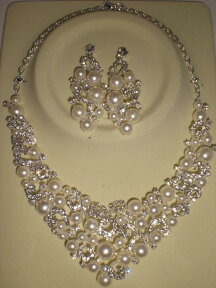 ブライダルネックレス ウエディング 結婚式 超豪華 ゴージャスなパールの輝き王妃風 ネックレス＋揺れるイヤリング
