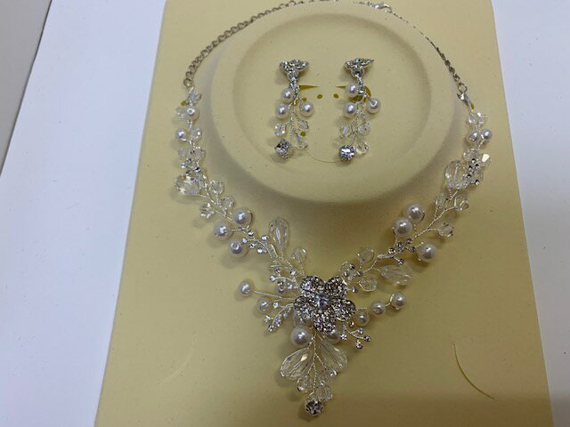 可愛い お花とパールの輝き クリスタルで ゴージャスな ネックレス+揺れる イヤリング