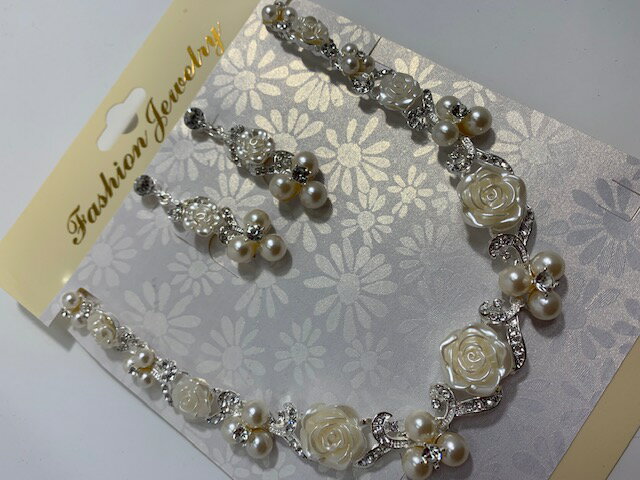 超豪華 白薔薇とパールがゴージャスな輝き ネックレス+揺れるイヤリング