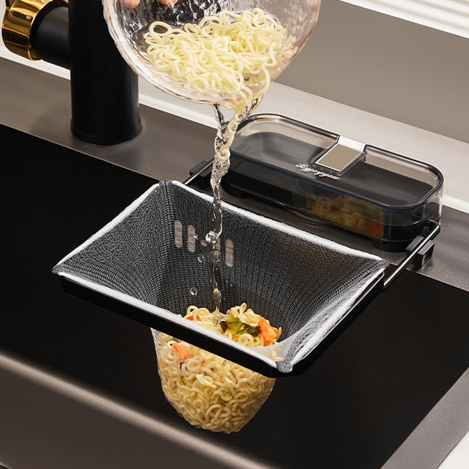 【送料無料】Geerow 三角コーナーいらず キッチンドレイン 50枚付き 生ゴミ ネット 水切りネットホルダー 生ゴミ処理 シンク ゴミ受け 押圧式強力吸盤 取り付け簡単 折りたたみ 本体 省スペース 排水口 ゴミ袋ホルダー 台所 ゴミ 収納 (ブラック)