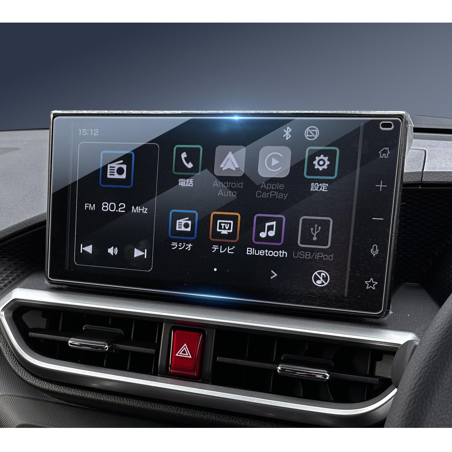 商品情報商品の説明主な仕様 ? 【ダイハツ専用】ダイハツ 9インチ スマホ連携ディスプレイオーディオ専用ナビフィルム　対応車種：ダイハツ タフト 2代目 LA900S/LA910S型（2022-現行）/タント/タント カスタム 4代目 LA650S/LA660S型（2022-現行）/ムーヴキャンバス 2代目 LA850/LA860S型 （2022-現行）精密なカットにより、ナビの画面にぴったりフィットします。【安心のサポート】購入後1年間の品質保証付き。不良品や不具合があれば、是非弊社までご連絡下さい。弊社は24時間以内対応致します。（アカウントサービス内の「アカウントサービス」→「注文履歴」→「販売元」→「質問する｣）br?【9H硬度&キズ・飛散防止】タフトガラスフィルムは、9H硬度のガラス素材を採用しており、日常の摩擦や衝撃から大切なディスプレイをしっかり守ります。鍵や硬い物が当たってもスクリーンに傷がつきにくく、画面を長期間美しく保ちます。万が一割れても飛散防止加工で破片が飛び散りません。br? 【高透過率＆スムーズな操作感】驚異の99%の透過率を実現したこのタフト ナビフィルムは、画面本来の色彩や鮮明さを損なうことなく、HD映像や細かなディスプレイの情報までクリアに表示します。ナビゲーションや動画を鮮明に映し、視認性を向上させます。厚さわずか0.33mmの超薄型設計により、フィルムを貼ったままでも元の触感や操作性が損なわれません。指先がスムーズにスライドし、快適にタッチ操作を行えます。br?【汚れ・指紋防止＆気泡防止】防油・防指紋のARコーティングが施されており、指紋や汚れの付着を大幅に減少させます。日常使用で手汗や皮脂がついても、拭き取るだけで常に清潔で光沢のある画面を保ちます。気泡防止設計で、誰でもスムーズに取り付けできます。気泡が残る心配も少なく、もし気泡が入った場合でも軽く押し出すことで簡単に取り除けます。br?【自己吸着タイプ & 簡単貼り付け】自己吸着タイプで貼り付けが簡単。付属の専用ツールを使って、数分で簡単に取り付け可能です。【梱包内容】ガラスフィルムx1、固定用シールx2、ウェットティッシュx1、ホコリ取りシートx1、画面拭きクリーナーx1、取付説明書x1