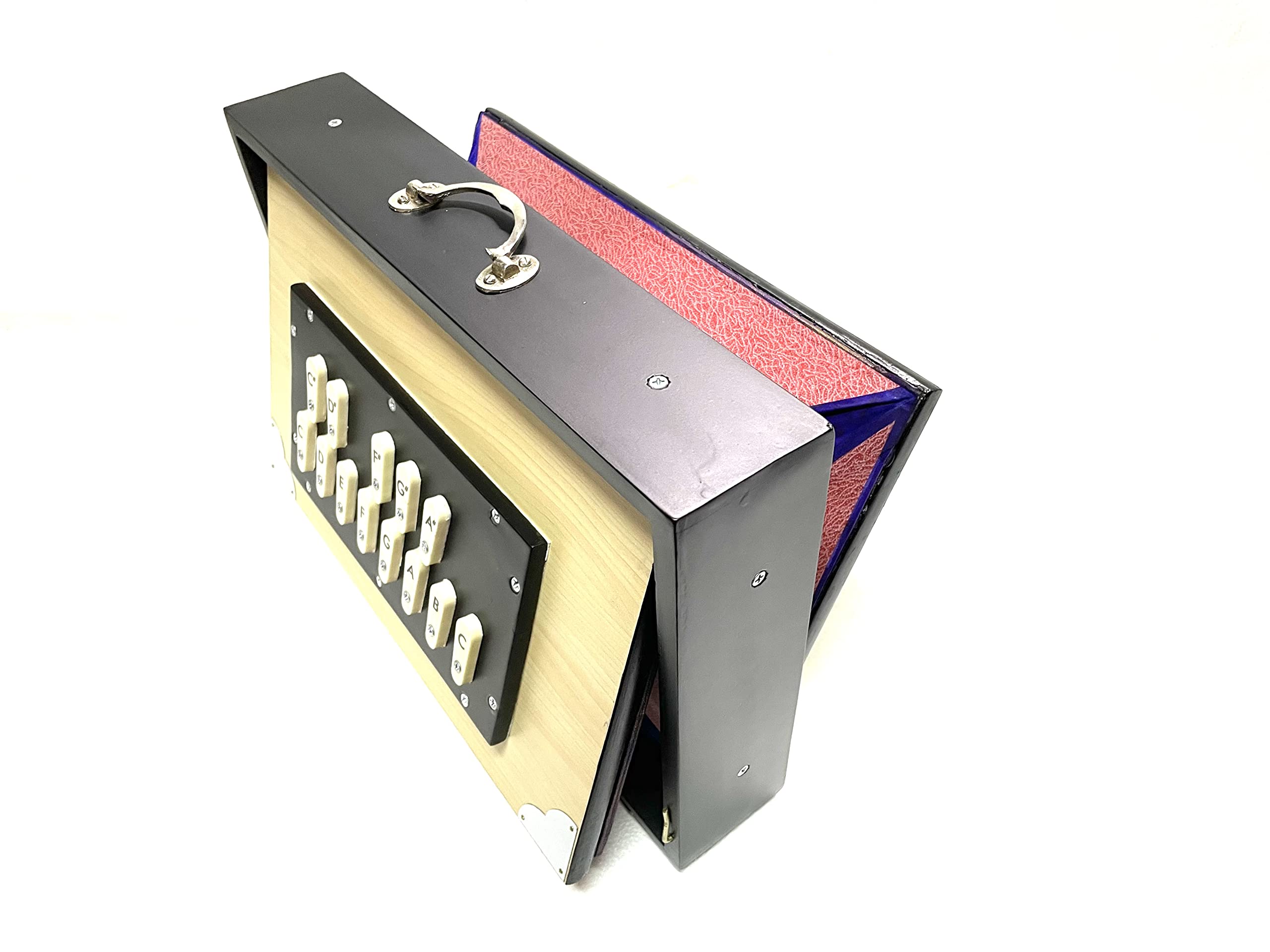 商品情報商品の説明特定の音を長い時間連続して出すインドの民族楽器。後ろのふいごで風を送り、前についているキー（つまみ）で穴を開け閉めすることによって特定の音を出します。インド古典音楽や声楽の伴奏に用いられますが、現在ではヨガやヒーリング音楽にも使われます。主な仕様 音域：Frmale Scale 13音 (C4 - C5)サイズ：25×38×7cmbrケース付