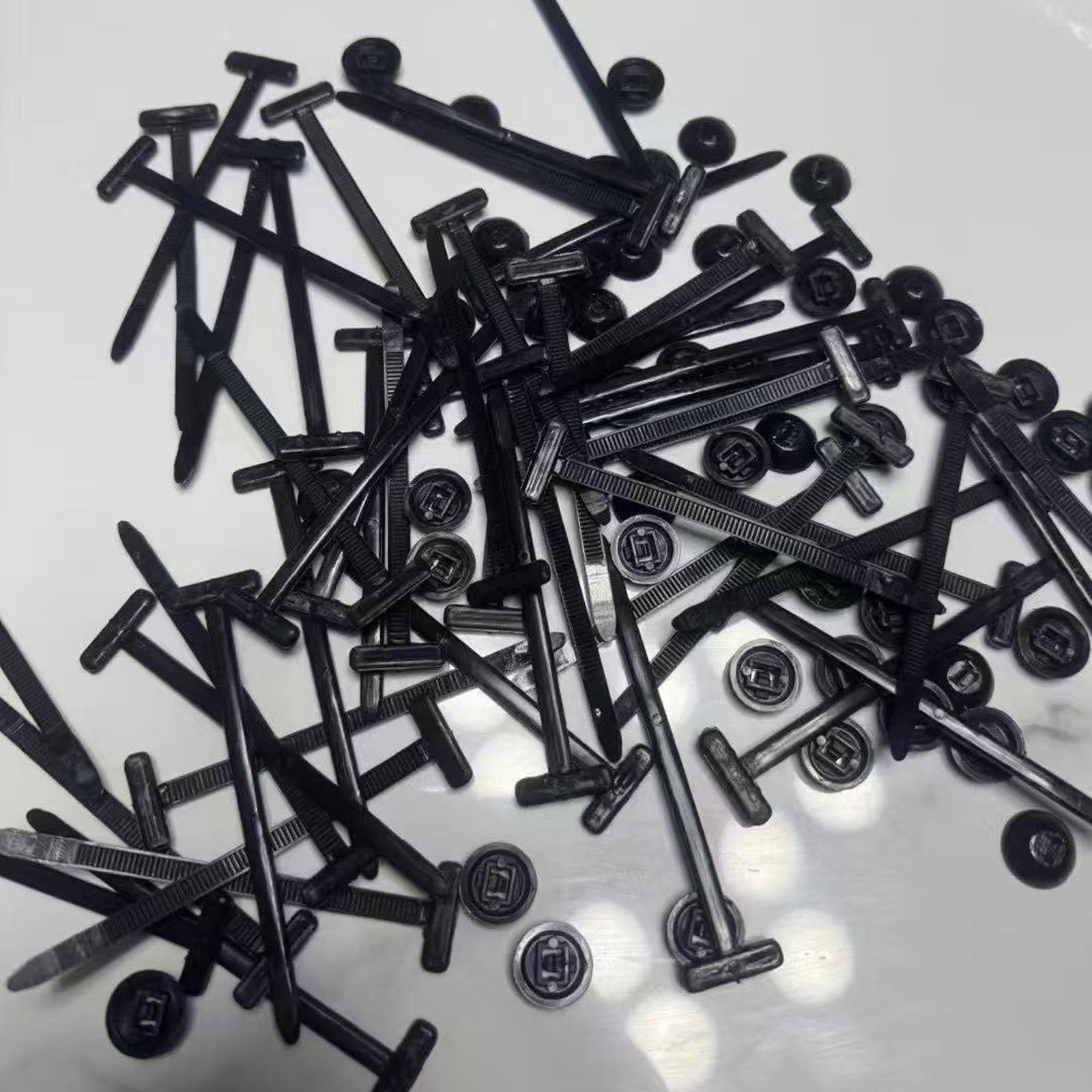 【送料無料】Refoiner ナイロン製ユニバーサルケーブルタイバックル50個入り 高耐久セルフロック式ジッ..