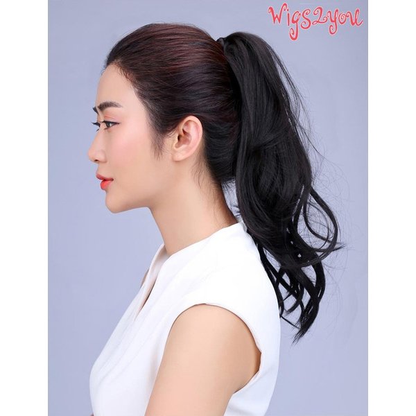 【Wigs2you】激安/非耐熱/日本製高級ファイバー使用/ヘアピース/ポニーテールウィッグ/最高級/ナチュラル/激かわ/かつら PON-012商品詳細 品番　PON-012長さ　38cm 重さ　86g スタイル　ポニーテール 素材　日本製高級ファイバー（耐熱）タイプ　紐付き固定タイプ モデル着用カラー　Darkest Brown コメント 　　・Wigs2youオリジナルデザイン。　　・日本製高級ファイバー使用。とても丈夫です。　　・ご覧のモニター画面によって商品の色に若干の異なりが　・生じる場合がございます。あらかじめご了承下さい。　