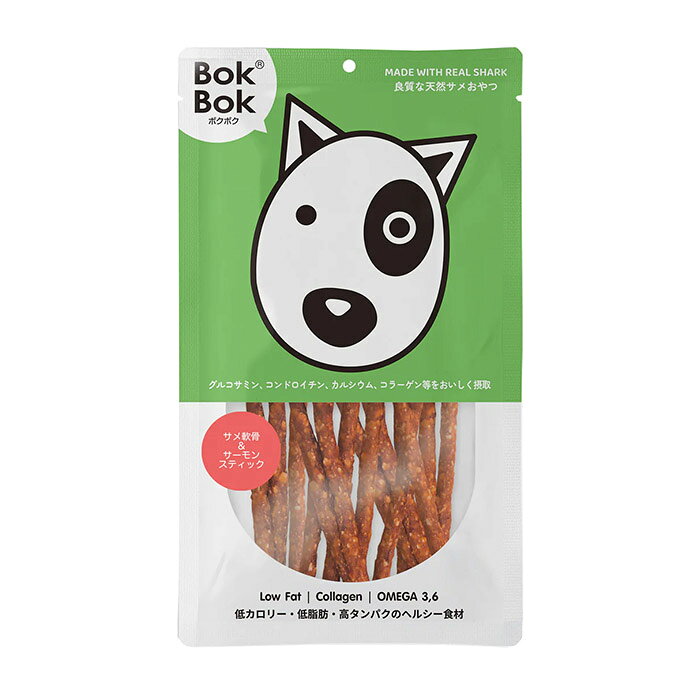 サメ軟骨たっぷり！　サメおやつの新定番 食べやすく、また手でちぎって与えることができる、サメ軟骨を細かく砕いてサーモンとともに焼き上げたスティックタイプのボクボクです。スティック状で食べやすいので、超小型犬や歯が弱くなったシニア犬にもおすすめです。 【商品説明】 BokBok（ボクボク）は、 サメを主原材料に使用した、タイランド産の犬用サメおやつです。サメ肉は低カロリー、低脂質、高タンパク質で、サメ軟骨は健康をサポートする成分がたっぷり含まれており、人間用サプリメントが注目されているのと同様、幼犬から老犬、幼猫から老猫まで幅広い世代に適した食材です。 【原材料】 サーモン、サメ軟骨、小麦グルテン、保存料（グリセリン、安息香酸ナトリウム、ソルビン酸カリウム）、着色料（食用黄色5号） 【保証成分値】 粗タンパク質：46％以上、粗脂肪：2％以上、粗繊維：0.2％以下、粗灰分：12％以下、水分：18％以下 【代謝エネルギー】 258kcal/100g 【原産国】 タイ 【1日あたりの給与量目安】 ～5kg：5g程度 5kg～10kg：10g程度 10kg～20kg：15g程度 20kg～：20g程度 【ご注意】 本製品は間食用です。給与量目安を参考に必ず飼い主様の目の届く範囲内で与えてください。 開封後は直射日光や高温多湿の場所を避け早めに与えてください。 天然素材の特性上、色・形等にばらつきがありますが、品質には問題ありません。