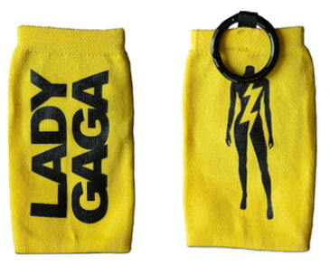 Lady Gaga レディー・ガガ　Charged in Yellow - Universal Sock for iPhone 4S/4/その他スマートフォン　ユニバーサルソックスケース　カラビナ付き　イエロー　黄色(up)【100円均一】-stv