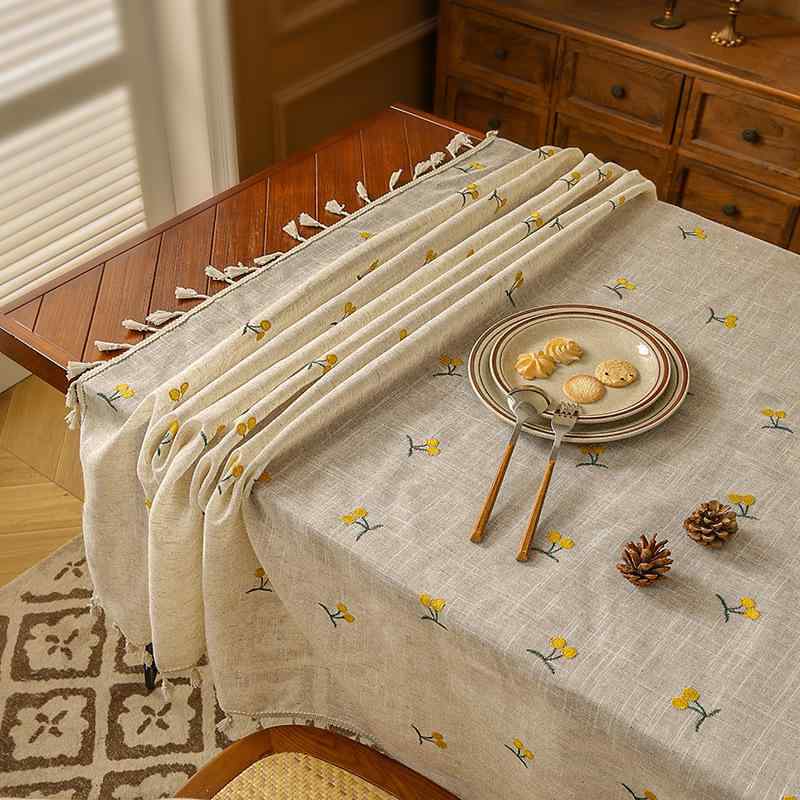 テーブルクロス 和風 フリンジ タッセル リネン 麻 長方形 刺繍 植物柄 防塵 耐熱 断熱 ダイニング 食卓 コーヒーテーブル デスク用 インスタ映え ナチュラル おしゃれ