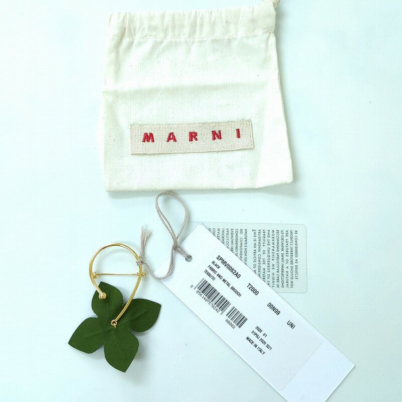 Item infomation"商品説明” 商品説明 管理番号：T0506-7-1302　MARNI マルニ ブローチ カキー ブラック ゴールドカラー イタリア製 アクセサリー レディース 中古 サイズ 全長約7.5cm モチーフ：縦約5.8cm、横約5.8cm (多少の誤差はご了承くださいませ。) カラー 写真でご確認くださいませ。 素材 商品ランク A 商品状態 中古品Aランクです。目立つ汚れやキズはありません。【付属品】なし写真でご確認くださいませ。 上記予めご了承の上ご購入くださいますようお願いいたします。 商品について カラー商品の場合　お客様のパソコン環境によって掲載の色と実物の色が異なる場合がございます。・一度開封した商品（使用、未使用に関わらず）のご返品はお受けいたしかねますのでご了承ください。上記を予めご理解の上ご購入をお願いいたします。 広告文責 ウィルパワー株式会社　TEL:03‐3338‐3518 ご注意 ※購入履歴からのキャンセル及び修正について”"ご注文のタイミングによっては、お客様自身での購入履歴からのキャンセル、修正を受け付けることができない場合がございます。 中古品ランク表 Sランク 新品同様でほとんど傷がなく綺麗な状態。未使用品。 Aランク 状態が比較的よいもの。目立つ傷や汚れのないもの。 Bランク 中古品で使用感が感じられるもの。小さい傷があるもの。 Cランク かなり使用感があり、目視して傷が確認できるもの。 Dランク 大きな傷があり、リペアが必要になるもの。