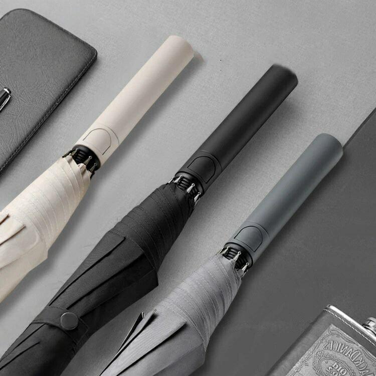 【商品コード】：y803956 【商品名】：長傘 雨傘 【生地】：ポリエステル 【カラー】：グレー、ブラック、ダークブルー、ベージュ 【中棒】：ステンレス *骨の本数：8本 *収納時全長： 100cm *開く時直径：132cm *重さ：約600g 【商品説明】 長傘 レディース メンズ 長柄 雨傘 紳士傘ビジネス傘 ワンタッチ ゴルフ傘 大きいサイズ 梅雨対策 和傘 耐風 長傘 オシャレ 男性用 女性用 8本骨 オシャレ韓国風 撥水 雨具 梅雨対策 黒 軽量 防風