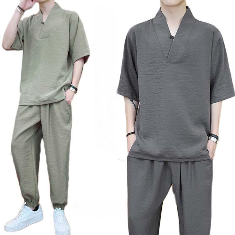 ロングパンツ＆半袖トップス のメンズ上下セットアップ です。Vネックのシャツで大人っぽく、お洒落きれいめに。また、ズボンはウエストがゴム＆紐付きなので、ゆったりと楽ちんに。麻の薄い生地感で夏に涼しく着られて夏ファッションを楽しめます。ナチュラル感溢れる仕上がりに、上品でどことなく落ち着いた印象が感じられる。綿は天然繊維で、通気性に優れ、アルカリ性に対する抵抗力が大きいので、生地は柔らかく滑らかで肌との接触を快適にします。快適な優良品質の綿生地、弾力性と快適性の効果があります、着心地が良くて、いつも貴方の肌をケアします。普段着、部屋着、パジャマに夏は海に、花火大会に、春、夏、秋とお使いいただけます。 10代、20代、30代、40代、50代とカジュアルに着回しできる、半袖シャツとパンツの2点セットです。 サイズM L XL 2XL 3XL 4XLサイズについての説明M:トップス着丈71/胸囲100/肩幅44.5/袖丈29/ウエスト67/ボトムス着丈89(cm)　 L:トップス着丈72/胸囲104/肩幅46/袖丈30/ウエスト70/ボトムス着丈91(cm)　 XL:トップス着丈73/胸囲108/肩幅47.5/袖丈31/ウエスト73/ボトムス着丈93(cm)　 2XL:トップス着丈74/胸囲112/肩幅49.5/袖丈32/ウエスト76/ボトムス着丈95(cm)　 3XL:トップス着丈75/胸囲116/肩幅50.5/袖丈33/ウエスト79/ボトムス着丈97(cm)　 4XL:トップス着丈76/胸囲120/肩幅51.5/袖丈34/ウエスト82/ボトムス着丈99(cm)　　素材綿、麻色ブラック グレー グリーン備考 ●サイズ詳細等の測り方はスタッフ間で統一、徹底はしておりますが、実寸は商品によって若干の誤差(1cm〜3cm )がある場合がございますので、予めご了承ください。 ●商品の色は、撮影時の光や、お客様のモニターの色具合などにより、実際の商品と異なる場合がございます。あらかじめ、ご了承ください。●製品によっては、生地の特性上、洗濯時に縮む場合がございますので洗濯時はご注意下さいませ。▼色味の強い製品によっては他の衣類などに色移りする場合もございますので、速やかに（脱水、乾燥等）するようにお願いいたします。 ▼生地によっては摩擦や汗、雨などで濡れた時は、他の製品に移染する恐れがございますので、着用の際はご注意下さい。▼生地の特性上、やや匂いが強く感じられるものもございます。数日のご使用や陰干しなどで気になる匂いはほとんど感じられなくなります。