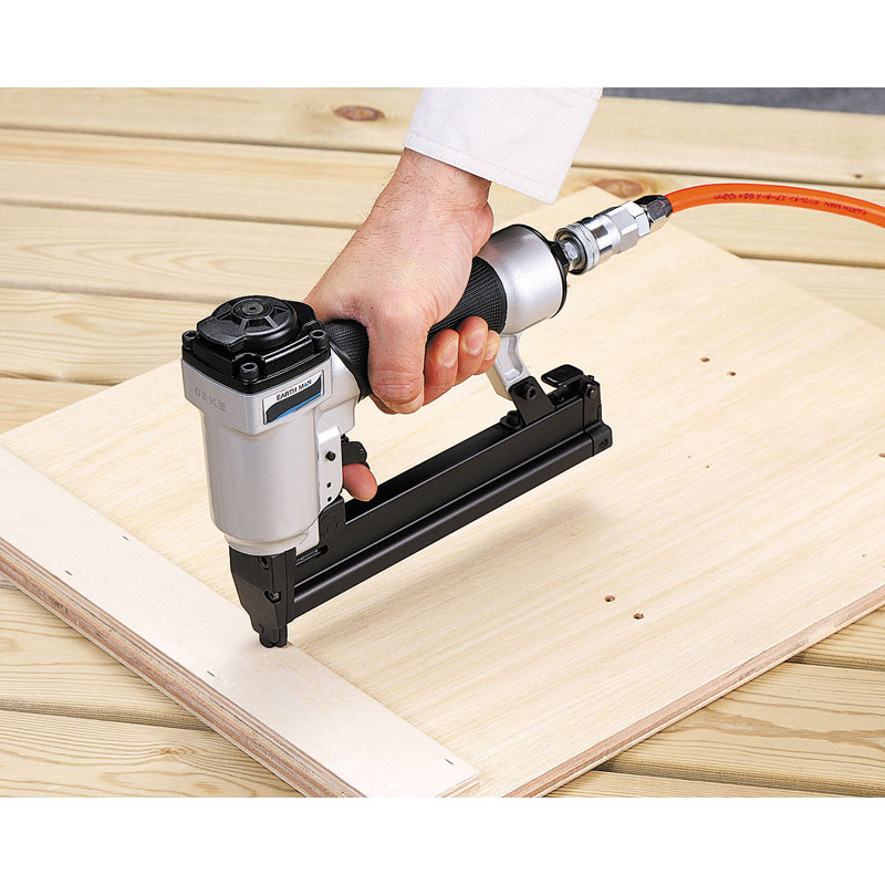 【EM】エアータッカーAT-100 J425 エアー 工具 固定 打ち込み 内装 DIY 補修 軽量 ...