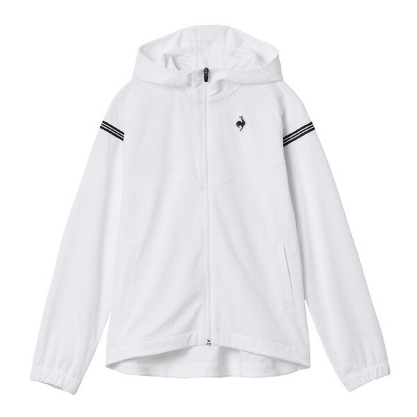 メーカールコックスポルティフ 品番LN5FJK20L-WH00 カラーホワイト(WH00) サイズS/M/L/O 対象性別レディース 素材ポリエステル100% 機能吸汗速乾/ストレッチ/UV CUT(UPF50+) 発売日2025年7月 特徴・デザインポイント　真夏でもサラっと着用頂けるシアサッカー素材を採用したフルジップジャケット。袖にはデザインアクセントとしてテープを配置、ブランドロゴも立体的なものを採用。LN5FHP20Mとの合わせがオススメ。　素材着心地　独特のもちっと柔らかい風合いが特徴の開発素材”ヘランカ”を採用した着心地が特徴のシアサッカー素材を採用。かさ高性とストレッチ性に優れ空気を纏うような感覚を与える生地。　シルエット　レギュラー
