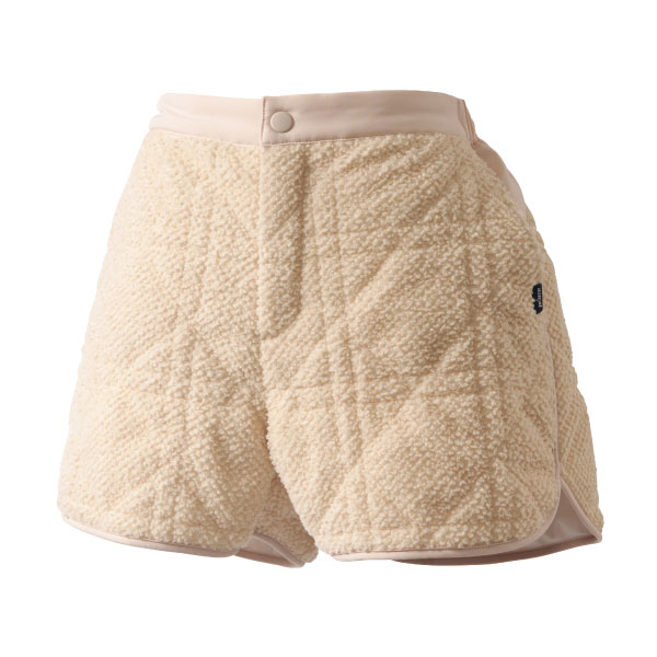 メーカープリンス 品番WF6853-040 カラーベージュ(040) サイズS/M/L/LL 対象性別レディース 素材ライトボア（ポリエステル100%）/メカニカルストレッチタフタ（ポリエステル100%） 機能UVケア/保温/制電 発売日2026年9月 ひし形のキルティングを施したショートパンツ。