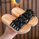 商品のご説明 子供 サンダル キッズ　女の子 女児 女の子サンダル 備考 カラー:黒 サイズ:15/15.5/16/16.5/17/17.5/18/18.5/19/19.5cm ※平置きして測定した実寸です。タグ表記と異なる場合が御座います。 靴幅： 2E 素材:PVC ※ご存知の通り海外の工場での縫製は日本の工場と比べますと、細かい点で雑に見えるものがございます。 ※モニターにより色の見え方が実際の商品と多少異なることがございます。あらかじめご了承くださいませ。