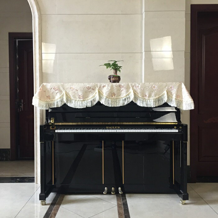 商品のご説明 ピアノカバー トップカバー 防塵カバー 備考 ピアノトップカバー一点 カラー:画像通り 素材: ポリエステル　レース ※ご存知の通り海外の工場での縫製は日本の工場と比べますと、細かい点で雑に見えるものがございます。 ※モニターにより色の見え方が実際の商品と多少異なることがございます。あらかじめご了承くださいませ。