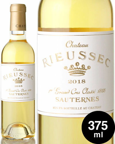 ■《ワイン・アドヴォケイト》より抜粋■ Composed of 75% S?millon and 25% Sauvignon Blanc, the pale lemon-gold colored 2018 Rieussec slowly unfurls to offer fragrant orange blossoms, honeycomb and candied ginger scents with a core of lemon marmalade, baked pears and spice cake, plus a hint of preserved citrus peel. The palate is light on its feet with zippy freshness lifting the well-knit sweetness, finishing long with a skip in its step. If not a truly profound vintage for this label, it is a beautifully elegant and bright expression.◆パーカーポイント：93点◆飲み頃：2023年〜2043年 INFORMATIONNameChateau Rieussecブドウ品種セミヨン75%／ソーヴィニヨン・ブラン25%生産者名シャトー リューセック産地フランス／ボルドー／ソーテルヌRegionFrance／Bordeaux／Sauternes内容量375mlWA93／Issue 1st Apr 2021WS91／Issue Web Only - 2021※WA : Wine Advocate Rating※WS : Wine Spectator Rating★冷暗所での保管をお勧めします。