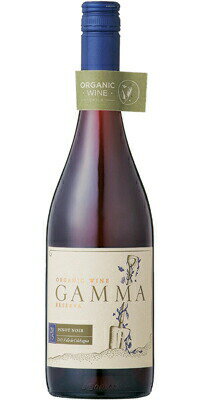 ワイナリー名 V.E.S.A ベサ ワイン名 Gamma Organic Pinot Noir Reserva ガンマ オーガニック ピノ・ノワール レセルバ 容量 / 750ml 原産国 チリ 地　方 セントラル・ヴァレー 地　区 ラペル・ヴァレー村 コルチャグア・ヴァレー 原産地呼称 コルチャグア・ヴァレーD.O. 品種 ピノ・ノワール 100% 熟成：フレンチオーク樽熟成（6ヶ月） ALC度数 14.00 % 種類 赤ワイン 色 赤 味わい ミディアムボディ 飲み頃温度 14℃ コメント ストロベリーやスパイシーなアロマが立ち 上がり、レッドチェリーや大地を想わせる 香りと共にフレーヴァーを引き立てます。 熟したタンニン、柔らかな果実味、引き締 まった酸が特徴です。 オーガニック等の情報 ビオロジック オーガニック認証機関 IMO ビンテージについて 販売途中で、画像のVTから 最新のVTにかわる場合ござ います。お気軽にお問い合 わせ下さいませ。 IMO認定　バリューオーガニック！ 約束された楽園“チリ”でその環境に敬意を払い、母なる大地の力を最大現に利用しオーガニック農法を実践するワイナリー「ベサ」。今日、自社畑で1200haでオーガニック、バイオダイナミック（一部認定）を行い、自社畑の有機ブドウを使用したチリ最大最大規模の自然派ワイナリーの一つにまで成長しました。 ワイナリーでは、それぞれのブドウ品種の特徴をより表現する為、白ブドウは冷涼な産地であるカサブランカ・ヴァレーで栽培、一方果実味溢れる赤ワイン用ブドウは温暖なコルチャグワやラペル・ヴァレーを中心に栽培します。 単なるオーガニック栽培ブドウを使用したワインという枠を越え、チリワインの醍醐味を表現する高品質なワインが特徴です。 旨いワインには秘密がある。彼らの注目すべき取り組みとは。 ベサでは90年後半の発売以降、その高いコストパフォーマンスでアメリカ市場をはじめ、海外でも高い人気・評価を得、毎年その品質を向上させ進歩し続けています。 高い品質のワインを造る為に最も大切な要素として自然環境への配慮は会社の主軸となっており、また同時に労働者への社会的責任を担いワイン造りを行うワイナリーとして社会貢献を行っています。 総栽培担当者セザール・モレラス氏 有機栽培の第一人者 チリのテロワールを余す所なく伝える名門ベサが誇る高品質・バリューオーガニック。一歩秀でたレゼルバクラスのチリワインを産み出します。 化学薬品を一切仕様せず、生態系の調和を重視 ブドウはそれぞれの特性に最も適した産地、区画で栽培され全て人の手によって一つ一つ大切に育てあげられ収穫されます。 畑では化学薬品を一切仕様せず、生態系の調和を重視、保護、そして成長し続ける畑環境を作り上げるためバイオダイナミック農法や持続可能な農法としてしられるサステーナブル農法を取り入れています。これらの農法を取り入れる事により、よりテロワールに忠実なバランスの良い高品質なワインを産み出しています。