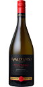 ワイナリー名 Vina Valdivieso バルディビエソ ワイン名 Single Vineyard Leyda Valley Chardonnay シングルヴィンヤード レイダ・ヴァレー シャルドネ ヴィンテージ 2020 容量 / 750ml / 原産国 チリ 地　方 アコンカグア 地　区 サン・アントニオ・ヴァレー 村 レイダ・ヴァレー 原産地呼称 レイダ・ヴァレーD.O. 品種 シャルドネ 100% 醸造・熟成 醗酵： 天然酵母醗酵　フレンチオーク樽　　　 熟成：フレンチオーク樽　9カ月 平均年間生産量 12,000本 ALC度数 14.00 % キャップ仕様 スクリューキャップ 種類 辛口ワイン 色 白 味わい 辛口 飲み頃温度 12℃ コメント グレープフルーツ、ピーチ、アプリコットの 凝縮したフレーバーとミネラル感。フルボデ ィで芳醇なアロマとしっかりとしたボディが 特徴。クリスピーな酸と長い余韻を持つ。 ビオ情報 認証機関 コンクール入賞歴 (2015)ジャパン ワイン チャンレンジ 2017 金賞 海外ワイン専門誌評価歴 (2015)「デキャンター ワールド・ ワイン・アワーズ 2017」 95点 ＆ プラチム・ベスト・イン・ショウ 【飲み比べS】【ミックスS】【送料無料S】 【楽ギフ_メッセ】【楽ギフ_メッセ入力】【楽ギフ_のし】 【楽ギフ_のし宛書】【楽ギフ_包装】【贈り物】【ギフトラッピング】 【記念品】【記念】【厳選】【高級】【お祝い】【引き出物】 【結婚記念日】【誕生祝 バースデー】【誕生日プレゼント】 【誕生日プレゼント　女性】【誕生日プレゼント　女友達】 【誕生日プレゼント　女　送料無料】【誕生日プレゼント　母】 【誕生日プレゼント　母】【誕生日プレゼント　男性】【お祝いの品】 【wineset】【ネット販売】【セットワイン】 【結婚祝】 【ワイン通販】【通販ワイン】【楽天　ワイン】 【赤S】【飲み比べS】【楽天 通販　販売】 【白S】【送料無料S】【飲み比べS】 【贈り物】【ギフトラッピング可能】 【記念品】【記念】【厳選】【高級】 【お祝い】【引き出物】【結婚記念日】 【誕生祝 バースデー】【誕生日プレゼント】 【wineset】【のみくらべ】【グラスワイン】 【ネット販売】【6set】【セットワイン】 【白S】【送料無料S】【飲み比べS】 【世界のワイン館　玉川屋】【6本まとめてお買い得】 【赤S】【白S】【送料無料S】【リストつきS】【デイリー】 【まとめ買いでお得】【まとめ買いがお得】【12本まとめてお買い得】 【楽天 通販 販売】【まとめ買い 業務用にも！】ビーニャ・バルディビエソ 変貌を遂げるチリ。テロワールを伝える生産者。 醸造家　ブレット・ジャクソン氏 【 所在地 】 Juan Mitjans 200, Macul　Santiago,7810000 CHILE 【 ワイナリーHP 】 【 Googleマップ 】 →地図を見る 【 YouTube 】 →動画を見る チリ・NO1のスパークリングワイン生産者 1879年、「シャンパーニュ・バルディビエソ」として南アメリカで最初に泡を生産した家族経営の醸造所。現在では、国内スパークリング市場でそのシェアを65％にまでに伸ばし、品質・生産量ともにNO1生産者としての地位を確立しています。現在ではシャンパーニュと同じ製法、瓶内二次醗酵ワインをチリで造らせたら右に出るものがいないというほどの品質として評価されています。 チリの魅力、テロワールを語る造り手 南北4300kmにも及ぶ国土を誇る一大産地チリ。山々、砂漠、海と周囲を取り囲まれた特異な環境のため、世界のワイン生産者の天敵である害虫、フィロキセラの被害も無く、太陽の恵み、海・山・手付かずの自然と恵まれた土壌環境から世界屈指のワイン産地として注目を集めています。バルディビエソではこの利点を生かし、更にそれぞれのブドウに最も適した産地を厳選、チリらしさと目指すべきワインを求めブドウを栽培しています。 チリプレミアムワインの造り手としての顔 100年以上の月日をかけて培った歴史と伝統は、スパークリング　ワインの枠に留まらず1980年代からチリの偉大なテロワールを反映させた上質なプレミアムワインの生産するようになりました。醸造所では「全ては畑から」と、ブドウ栽培に拘こだわり、こだわりの自社畑以外にも自社が提唱する栽培方法を実践した農家と長期契約を結び、高品質のブドウのみを使います。そして、この上質なブドウから造られる果実の旨み、テロワールが見事に表現されたワインで数々の賞を受賞してきました。