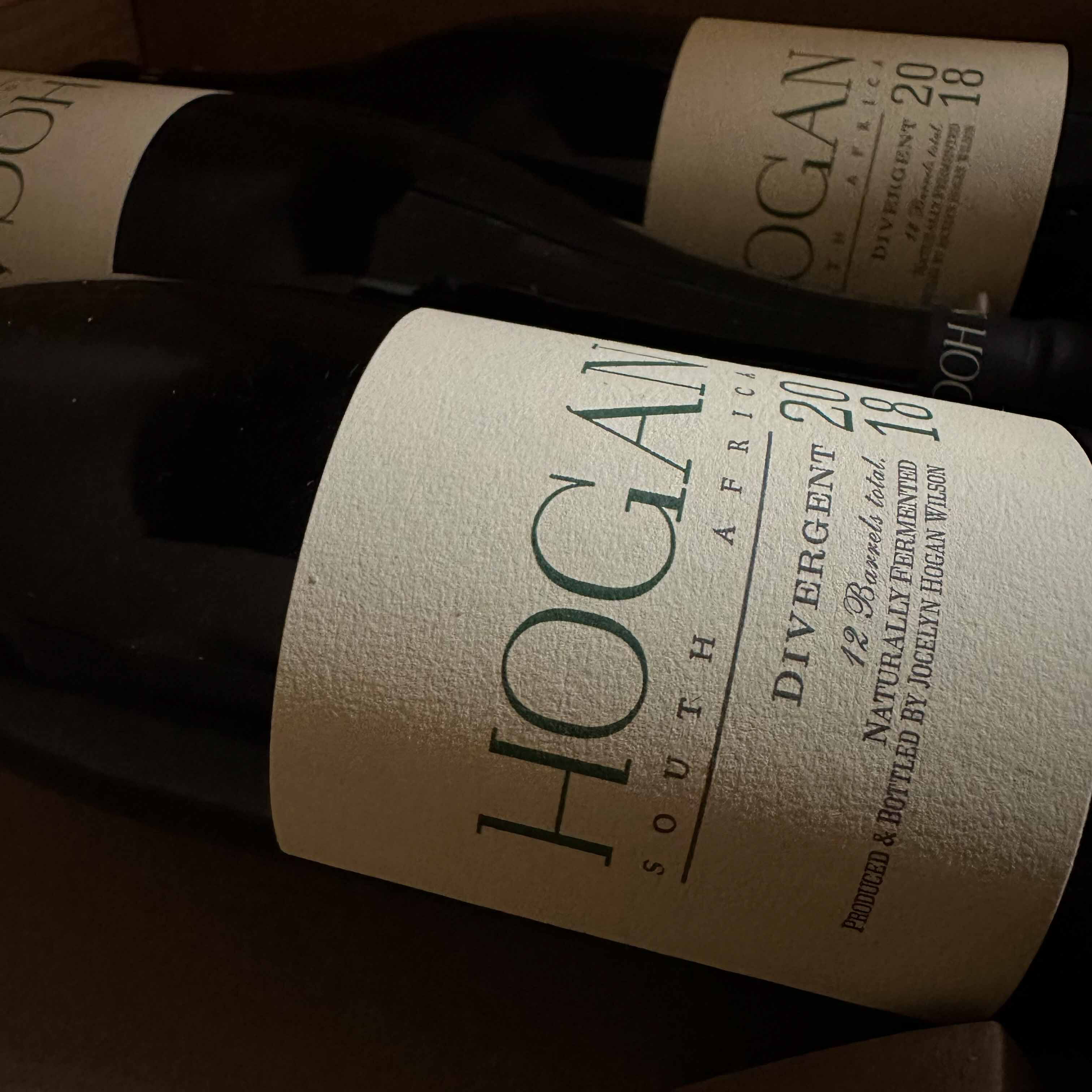 【クール料金無料】2018 ダイバージェント 生産者 ホガン ワインズ【赤ワイン】