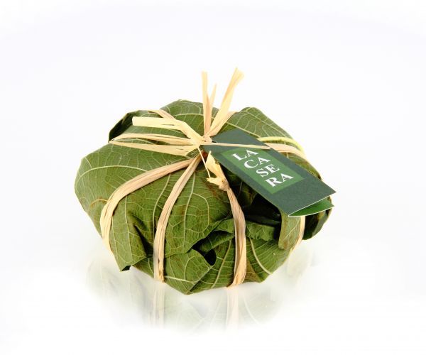 ロビオラ・ディ・カプラ※イチジクの葉または栗の葉(1個300g前後・白カビタイプ、山羊、)