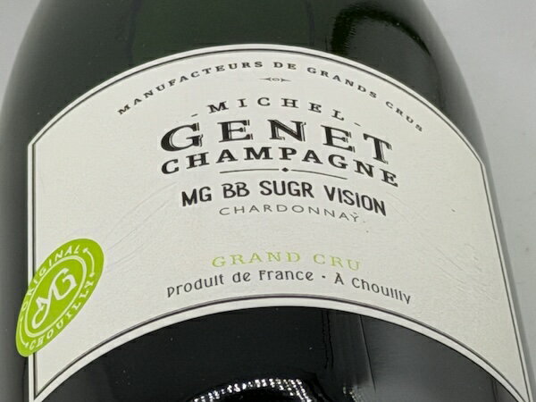 Demi-Secのとても魅力的なシャンパン 推薦グラス ミッシェル・ジュネ / エムジー・ビービー・シュガー Michel Genet / MG BB Vintage Grand Cru Brut [2015] セパージュ: 【シャルドネ100％】 国地域: フランス / シャンパーニュ 飲み頃情報: 今から インポーター: フィネス 「BB SPIRIT」や「BB NATURE」に使用する液体をドザージュ30g/?で醸造したDemi-Secタイプのシャンパーニュ。パイナップルやマンゴー、アプリコットのような黄色の果物のエキゾチックな果実香に洋菓子のような甘い香りも感じられ、エレガントで丸い口当たりとエネルギッシュな果実味、複雑さもあり甘くて分かりやすい味わいですが、酸味もしっかりあるので重たい印象はありません。 【cs】【champagne】 【wakaumaawa】 【v2015】