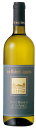 アルト・アディジェ地方の代表的な白ブドウ、ピノ・ビアンコをステンレスタンクで醸造。輝きのある美しい色と香り高いアロマやフレッシュな酸があり、このブドウ品種のすべての魅力が表現されているワインです。 色・タイプ 白／やや辛口 品種 ピノ・ビアンコ 容量 750ml 産地 イタリア トレンティーノ＝アルト・アディジェ州 こちらの商品はお取り寄せ商品になります。 発送まで2日&ndash;5日お時間が掛かります。 発送予定日は予告なく変更される場合がございます。 お取り寄せ商品 発送スケジュール（平日の場合） 月 AM10：00までにご注文いただくと火曜日に発送可能。 火 AM10：00までにご注文いただくと水曜日に発送可能。 水 AM10：00までにご注文いただくと木曜日に発送可能。 木 AM10：00までにご注文いただくと金曜日に発送可能。 金曜日が祝日の場合、AM10：00以降のご注文は翌週火曜日に発送可能となります。 金 AM10：00までにご注文いただくと土曜日に発送可能。 AM10：00以降のご注文分は火曜日に発送可能。 月曜日が祝日の場合、AM10：00以降のご注文は翌週水曜日に発送可能となります。 土 火曜日に発送可能。 月曜日が祝日の場合、翌週水曜日に発送可能となります。 日 火曜日に発送可能。 月曜日が祝日の場合、翌週水曜日に発送可能となります。 祝日の対応（月、火、水、木の場合） ご注文日が祝日の場合は翌々日に発送可能。 祝日の前日のAM10：00以降のご注文分はご注文日から4日後に発送可能。イタリアのワインガイドブックで「2000年ワイナリー・オブ・ザ・イヤー」受賞 白ワインの産地として名高い、イタリア北部のアルト・アディジェ州。イタリア屈指の“ビアンキスタ”（白ワイン専門家）の醸造家、ハンス・テルツァー氏が腕をふるうこのワイナリーはカンティーナ・ソチャーレ（醸造協同組合）ながら、イタリアのワインガイドブック「ヴィーニ・ディ・イタリア」2000年版で「ワイナリー・オブ・ザ・イヤー（最優秀ワイナリー）」に選ばれたほどの実力を持つワイナリーです。 醸造家のハンス・テルツァー氏は、南チロル（アルト・アディジェ県の別名）における白ワイン醸造家として世界的に有名で、世界の醸造家ベスト10に選ばれた実力の持ち主です。 “サンクト・ヴァレンティン”シリーズ 同社を代表するトップのシリーズが「サンクト・ヴァレンティン」です。この名前は1986年にシリーズ初のワインが誕生した畑のあるサンクト・ヴァレンティン城に由来します。ファースト・ヴィンテージの1986年はシャルドネ、ピノ・グリージオ、ゲヴュルツトラミネールの3品種、生産量は3種類あわせてわずかに6500本でしたが、現在は10アイテムを生産し、合計は40万本になりました。 シリーズに使用されるブドウは、同社で造られるブドウの中でも品質が最も高く、愛着を込めて“chicche”（イタリア語で優しさ、美しさの意味）と呼ばれており、カンティーナ内では徹底した管理の下、醸造・熟成されています。そして、熟成が終わった段階でタンク・樽ごとにテイスティングをし、最終的に、サンクト・ヴァレンティンの品質に適しているか判断し、適していなかった場合はセレクションシリーズに格下げされます。