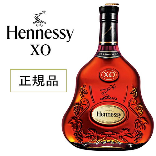ヘネシー(Hennessy)はコニャック界で圧倒的な人気とシェアを誇るトップブランドです。1765年にアイルランド出身のリチャード・ヘネシーによって創業されました。 ヘネシーは、今まで樽売りしかしていなかったコニャックを初めて瓶詰めし、販売したことで非常に有名です。 また、XOという表示を考案したのもヘネシーです。この革新的なヘネシーの高級品であるXOは、100種類の原酒をブレンドして造り上げており、その原酒の中には今世紀初頭のものまで含まれています。 香りは言うまでもなく奥行きがあり、力強く、味わいは円熟したまろやかさと品格のある世界中から愛される最高級品です。 ※ワイン・洋酒など、ボトル商品(750ml未満)と同梱可能。同梱可能本数はお問合せ下さい。 ※画像はイメージです。実際のボトルとデザインやヴィンテージが異なる場合がございます。また並行輸入品につきましてはアルコール度数や容量が異なる場合がございます。