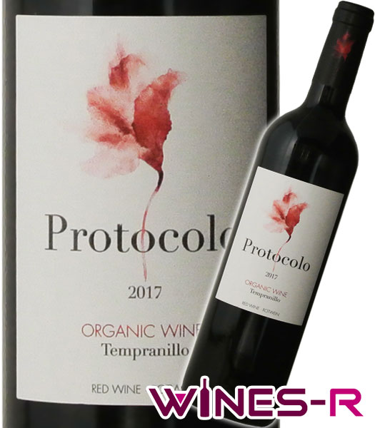 　DOINIO DE EGUREN Protocolo Organic Tinto プロトコロ・オーガニック・ティント アドヴォケイト100点獲得生産者が有機栽培の畑にて造る お買い得ワイン DOINIO DE EGUREN ドミニオ・デ・エグレン かつて手掛けた「テルマンシア2004」がワイン・アドヴォケイトにてスペイン・ワイン初の100点満点を獲得 ギア・ペニン2013年版ではテソ・ラ・モンハがプレミオ・ボデガ・デル・アニョ（最優秀ワイナリー賞）を獲得するなど数々の栄誉を獲得し近年のスペイン・ワイン界を牽引するラ・ファミリア・エグレン（エグレン家）によるテーブル・ワインに特化したボデガがドミニオ・デ・エグレンです。 現在ドミニオ・デ・エグレンにて使われる葡萄は栽培方法や収穫期などエグレン・スタイルを守ってくれる契約農家からのものを使用。カスティーリャ・ラ・マンチャ州のマンチュエラより収穫されます。 畑は標高700〜900mの高所にあり、年間降水量は400ミリ程と非常に乾燥しており、病気の心配が無い為、農薬はもちろん銅や硫黄の使用もしておらず、認証こそありませんが有機栽培と呼べる栽培を行っております。 また、エグレン・ファミリーが造るワインが全てそうであるようにドミニオ・デ・エグレンに関しても収穫は全て手摘みにて行っております。 &nbsp; ロバート・パーカーから「WOW!　絶対にケース買いすべきだ！」と絶賛されたエストラテゴ・レアルが人気のドミニオ・デ・エグレンより有機認証を受けた樹齢30-70年の畑から造られるお買い得ワイン「プロトコロ・オーガニック」。 「プロトコロ」は「エストラテゴ・レアル」のアメリカ流通用として造られた別ラベルであり、この「プロトコロ・オーガニック」はマンチュエラにある有機認証済みの畑のみを使用した特別キュヴェです。 紫がかった濃いルビー。 ブルーベリーやプラムなどの芳醇な果実香に加え、胡椒などのスパイスや澄んだミネラルの香り。タンニンは熟しており滑らかな質感。完熟感のある黒色果実味とまろやかな酸味がバランス良く広がります。 ■産地　スペイン　カスティーリャ・ラ・マンチャ ■ブドウ品種　テンプラニーリョ100％ 樹齢　30〜70年 ■醸造　：5日間の低温浸漬後、野生酵母のみを使いステンレスタンクにて発酵、同容器内熟成。 &nbsp; DOINIO DE EGUREN Protocolo Organic Tinto