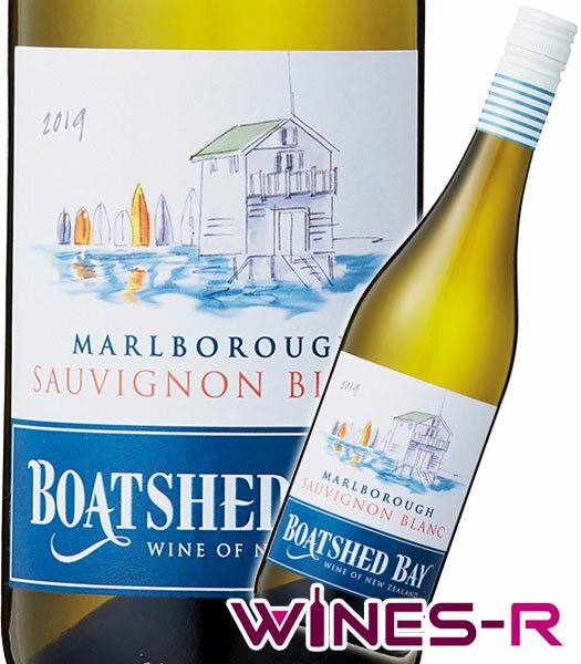 サクラアワード　ゴールドBoatshed Bay Marlborough Sauvignon Blanc ボートシェッドベイ マールボロ ソーヴィニヨン・ブラン　2022 マスター・オブ・ワインの叡智が生み出す ニュージーランド産バリューブランド サクラアワード2021　ゴールド獲得（2020Vt) 現在の在庫は受賞ヴィンテージとは異なります Boatshed Bay ボートシェッド・ベイ 名門ヴィッラ・マリアを世界的ブランドに押し上げた、醸造家でありマスター・オブ・ワインの称号を持つアラステア・メイリング氏が手掛けるニュージーランド産バリューブランド。 ワインはマールボロ地区の二つのサブリージョン、沿岸部の冷涼なアワテレ・ヴァレーの鮮度の高いブドウと比較的温暖なボディの強いワイラウ・ヴァレーからブドウを早朝に収穫、別々に醸造しブレンドを行い生み出します。 エントリーラインでありながらも、妥協を許さない丁寧な作業が品質を証明しています。 &nbsp; 最高醸造責任者を務めるのはアラステア・メイリング氏。 ニュージーランドのワイン業界で知らない人はいない、大変有名な醸造家の一人で、ワイン業界最難関の資格であるマスター・オブ・ワインの称号も取得。 並外れた能力と経験・知識を有する醸造家として活躍しています。 &nbsp; 鮮度の良いグレープフルーツや八朔、白い花、若芝のアロマを持ち、軽快な酸が魅力のソーヴィニヨン・ブランです。クランチーで爽快な口当たりは喉を潤し、心地よい後味が長く残ります。 ■産地：ニュージーランド　マールボロG.I. ■葡萄品種：　ソーヴィニヨン・ブラン100% ■熟成　ステンレスタンク2カ月(シュール・リー) ■白　辛口 Boatshed Bay Marlborough Sauvignon Blanc