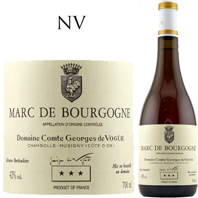 フィーヌ・ド・ブルゴーニュ [NV] コント・ジョルジュ・ド・ヴォギュエ Fine De Bourgogne Comte Georges de Vogue　700ml 蒸留酒　ブランデー　44％　ギフト プレゼント フルボディドメーヌ・コント・ジョルジュ・ド・ヴォギュエは、至高のブルゴーニュワインを追い求める者にとって、唯一無二であり、絶対の存在。シ ャンボール・ミュジニー最高の生産者であり、ジョルジュ・ルーミエらと同様、その名を知らぬ者はいない程です。 ドメーヌの歴史は1450年まで遡り、今日のドメーヌ名となっているジョルジュ・ド・ヴォギュエ伯爵が継承したのは1925年のこと。 現在、ドメーヌを所有しているのはヴォギュエ伯爵の孫娘たちですが、運営については、栽培責任者のエリック・ブルゴーニュ氏、醸造責任者のフランソワ・ミエ氏、販売担当者のジャン・リュック・ペパン氏という、俗にいうヴォギュエの三銃士によって行われています。 偉大な村シャンボール・ミュジニーとは？ ブルゴーニュで最も優美で女性的なワイン！ シャンボール・ミュジニーは北をモレ・サン・ドニ、南をヴージョに挟まれた人口僅か300人強の小さな村です。 ブドウ畑は特級、一級、村名すべて合わせて約180haと広くなく、生産者の数も20名に満たないほど。 元来シトー修道院に属していた由緒ある畑はいたずらに面積を増やすことなく、他の村と比べても全体的に高品質なワインを生み出し続けています。 シャンボール・ミュジニーの最大の魅力は、華やかで愛らしい香りとシルクのように滑らかな飲み心地。ブルゴーニュで「最も女性的」と言われる優美で可憐な味わい。 繊細で優美な味わいを生み出す特異なテロワール　 シャンボール・ミュジニーのワインのスタイルを決定づける大きな要因の一つは、石灰岩を基盤とする土壌です。 固い石灰岩が地層深くの基盤層を占めており、その上の表土も他の村に比べて石灰質が多い傾向。石灰質が多い土壌はミネラルを豊富に含み、ブドウに繊細を与えてくれます。 また、扇状地と切り立った崖による起伏の大きい地形も特徴の一つ。 地層深くまで貫く亀裂が多く、樹の根が石灰岩の層まで深く伸びることでミネラル分を十分に吸い上げます。 そして三つ目の要因は標高の高さ。シャンボール・ミュジニーの畑は丘陵地の斜面に位置しているため比較的標高が高く、ブドウの熟成を過度に進ませることなく酸を保った状態で収穫することが可能です。 豊富なミネラル感と酸がシャンボール・ミュジニーの繊細で優美な印象を決定づけています。 北と南でそれぞれ異なる魅力を放つシャンボール・ミュジニー シャンボール・ミュジニーのワインは、北端と南端に位置するボンヌ・マールとミュジニーという2つの偉大な特級畑が象徴するように、村の北部と南部でワインの特徴が異なります。 村の北端に位置し、モレ・サン・ドニの特級畑クロ・ド・タールの南側に接するボンヌ・マールは、コート・ド・ニュイ北部の村々に倣って比較的粘土質を多く含む土壌。 傾斜が穏やかなため表土が厚く、ジュヴレ・シャンベルタンのようにしっかりとした骨格のワインが生み出されます。 一方、南端のミュジニーは、石灰質の岩だらけのクロ・ヴージョに隣接。 勾配がきつい斜面のため土壌の層は薄く、地層の石灰岩が表土近くまで迫ってきており、石灰岩由来のミネラルが優美な骨格と緊張感のある気品を持ち合わせたワインを生み出します。 さらにそのミュジニーの直下に位置する特級畑並みの評価を受ける特別な一級畑がレ・ザムルーズ。 「ミュジニーの妻」とも呼ばれ鮮やかさや華やかさが際立ったそのスタイルは、格別の人気を誇ります。 2つのグラン・クリュ 1、ボンヌ・マール　BONNES MARES 優れた熟成能力を備えたしっかりとした骨格。果実のコンポートや野性的な味わいが特徴。 2、ミュジニー　MUSIGNY 豪勢な果実味と卓越したフィネス。「ビロードの手袋をした鋼の拳」と称される別格の特級畑。 代表的なプルミエ・クリュ 3、レ・サンティエ　LES SENTIERS 粘土質の表土が厚い土壌から造られる、黒系果実の風味がたっぷり感じられる味わい。 4、レ・フュエ　LES FUEES ボンヌ・マールと同じ母岩で表土は薄め。野性的な果実味としっかりとしたストラクチャーが魅力。 5、レ・クラ　LES CRAS 表土は薄く石灰質の強い土壌。繊細でミネラル感に富んだ個性溢れる一級畑。 6、レ・フスロット　LES FEUSSELOTTES フィネスに富んだワインを生み出す、シャンボールで最も深くて肥沃な土壌から成る平坦な畑。 7、レ・シャルム　LES CHARMES レ・ザムルーズに次ぐ一級畑。非常にチャーミングな果実味と豊満な丸みを持つスタイル。 8、レ・ザムルーズ　LES AMOUREUSES 「恋する乙女たち」の名を持った特級と並ぶ銘醸畑。ミネラル感に富んだ極上のエレガンス。 言わずと知れた特級畑ミュジニーの10.85haの区画のうち、その70％に相当する7.2haを所有。ボンヌ・マールもこのクリマ最大の2.7ha、レ・ザムルーズは0.56haと、シャンボール・ミュジニーを代表する畑の数々を所有しています。 1970年代、80年代には低迷していた時期もありましたが、1985年より醸造責任者を務めているフランソワ・ミエ氏（写真：左）の手により、見事不死鳥の如く復活しました。 彼が実践した改革とは、生産量を抑え、その年の条件に合わせた造り方に変えること。 また、シャンボール・ミュジニーが持つ「エレガンス」を最大限に引き出すために特級ワインでも新樽の比率を低めに抑え、ブドウ本来が持つ味わいを生かすようにしたこと。 その結果、目を見張る高品質なワインを続々と誕生させ、ブルゴーニュきっての揺るぎない品質を保つ、誰もが恋焦がれるワインを生みだすようになりました。 ヴォギュエを語る上で外せないのが、「ブドウの樹齢」へのこだわりです。ヴォギュエのフラッグシップ、「ミュジニー」には樹齢25年以上の古樹しか使わず、25年に満たない樹のブドウはグラン・クリュのブドウであっても全てシャンボール・ミュジニー・プルミエ・クリュに回すというのは有名な話です。 また、ヴォギュエのミュジニーの畑には少量だけシャルドネが植えられており、かつては珍しい「ミュジニー・ブラン」という白ワインを造っていましたが、1992年にブドウを植え替えた結果、まだ樹齢が若すぎるという理由で自ら格下げし「ブルゴーニュ・ブラン」として販売しているというのも良く知られています。 そのようなこだわりについて、フランソワ・ミエ氏は次のように語っています。 「ワインのボディは技術で造れます。でも、余韻だけは絶対に造れない。地中深くからミネラルをふんだんに吸収するからこそ、永遠に続くかのような余韻を味わえる」。 シャンボール・ミュジニーの頂点に達してもなお、ワインのエレガンスやブドウの樹齢に強いこだわりを持ち、進化を続けている稀有な生産者であることがよく分かります。 「最も女性的」と表現される優美で可憐なワインの産地。 コート・ド・ニュイで最も「女性的」と表現されるシャンボール・ミュジニーのワインですが、最も繊細でエレガントなワインを生産できる理由は、その土壌と標高の高さにあると言われています。 土壌に含まれる石灰質の割合が他の場所より高く、亀裂も多いため、ブドウの根が岩を貫き地中深くまで成長。それによって多くの栄養分を吸い上げ、ミネラル感が強くなります。 また畑が小高い丘にあり標高が高く、ブドウの熟成を過度に進ませることなく酸を保った状態で収穫することが可能。 そのため仕上がるワインはエレガントな雰囲気と繊細な舌触りを備えています。 希少な蒸留酒は蔵出し、割り当て品 Marc De Bourgogne Domaine Comte george De Vogue マール・ド・ブルゴーニュ　ドメーヌ　コント・ジョルジュ・ド・ヴォギュエ 愛好家垂涎だ！ シャンボール・ミュジニー最高峰の造り手、ヴォギュエが手掛けるマールです。 芳香は贅沢な樽を使った香り、すべらかでリッチな口当たり。 ビターな中にも深い甘みと濃厚な味わいです。 さらに余韻として高貴なニュアンスが漂います。 ワインの絞りカスを蒸溜する「マール」 ピノノワール種主体 蒸留酒　アルコール43％　 大変な人気を誇り、入手困難を極めるワインです。