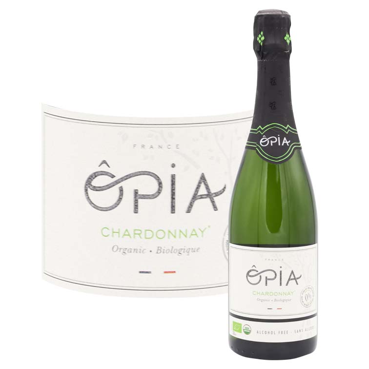 オピア　ノンアルコール　スパークリング　アルコール0％ OPIA Non-Alcohol Sparkling　Chardonnay Organic Non-Alcohol 0％ 750ml スパークリング ギフト プレゼント ノンアル世界初のオーガニック認定ノンアルコールとして世に出ました。 フランスのAB、Ecocert、VEGAN、HALAL、そして日本では有機JAS認定を受けています。 ドメーヌ・ピエール・シャヴァンは南仏のラングドック地方エロー県のベジエで2010年に設立した若いワイナリーです。 醸造担当はファビアン・グロス、マーケティング担当はマチルディ・ブーラサンという2人の若い男女で創設されました。 最も革新的なワイナリーと言われています。 世界で最も豪華かつ大規模な晩餐会と言われるノーベル賞受賞式の晩餐会が2017年12月10日にスウェーデンで開催され、晩餐会初のノンアルコールワインとして、OPIAが提供されました。 自然との共生を尊重 ★　革　新　的　な　製　造　プ　ロ　セ　ス！　★ 通常のワインに比べ、カロリーは3分の1 二酸化硫黄（SO2）無添加、保存料無添加　 ワインが持つ、体に良い成分を確りと抽出。 ブドウの果皮、種から自然なポリフェノール類を抽出しています。 賞味期限は5年間。 完熟したオーガニックのシャルドネを収穫。 しっかり除梗して破砕。 4度以下で果皮と共に醸しを半日行います。 これにより、皮に含む成分のポリフェノール、アントシアニン、タンニン、リスベラトロールやミネラルが抽出。 香りの成分もしっかりととり、熟成は木樽にて行います。 繊細で断続的な気泡。 淡い黄色の色調で、白い花、青りんご、洋梨のフレッシュな香りに柑橘系の果物と発酵バターのニュアンスが調和します。 シャルドネ100％ アルコールは0.0％。保存料、SO2　二酸化硫黄無添加。 カロリーはワインの約1/3　750ml