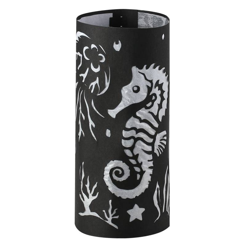 商品の説明 ⇒ 他のクラフト工作用品を見る 商品説明：柔らかな光のスタンドライトが切り絵で簡単にデザインできる!切り絵スタンド台紙に切り絵でデザインして、柔らかな光のスタンドライトを作ることができます。切り絵　ハンドクラフト　ワークショップ　イベント　工作注意:-商品サイズ（単位mm)：切り絵スタンド台紙：194×291MM、トレーシングペーパー：190×270MMセット内容：切り絵スタンド台紙×1、トレーシングペーパー×1重量（g）：10材質：紙包装形態：袋入販売単位：個生産国：日本パーティ・イベント衣装・コスチューム・ワークショップ・宴会・知育・おもちゃ・工作・自由研究・学校教材・教育・運動会・発表会・キット・備品・クラフト・アーテック/Artec 激安手芸用品通販店ウイングスだからできる問屋価格です ※工場からのお取り寄せになりますので、ご注文が確定してもタイミングにより売り切れ・入荷待ち状態である場合がございます。 ※お使いのディスプレイや環境によって画像のお色と異なる場合がございます。予めご了承お願いします。 ご注意 ※工場からのお取り寄せになりますので、ご注文が確定してもタイミングにより売り切れ・入荷待ち状態である場合がございます。 ※お使いのディスプレイや環境によって画像のお色と異なる場合がございます。予めご了承お願いします。