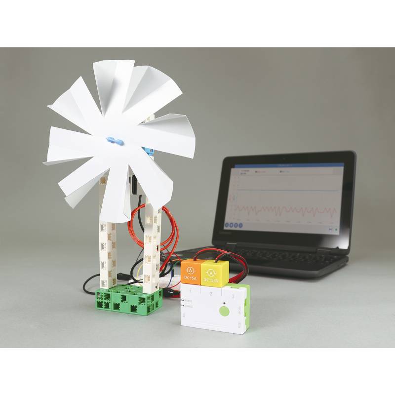商品の説明 ⇒ 他のクラフト工作用品を見る 商品説明：見て・測って・考える！風力発電のしくみを理解する理科実験教材！風力発電によるエネルギー変換のしくみを実験を通して体感的に学べる学習用実験セットです。タービンを設計・製作し、風を受けて回転させて発電することで、風のエネルギーが電気エネルギーへと変わる過程を実感できます。発電した電流や電圧はセンサーとデータロガーで計測・記録でき、目に見えないエネルギーの変化を数値やグラフとして客観的に確認することが可能です。得られたデータをもとに計算や考察を行い、タービンの設計を改善して再度実験するというサイクルを繰り返すことで、エネルギー変換の理解を深められます。オリジナルタービンの試作と結果の比較が容易なため、試行錯誤を通じた主体的な学習を促します。設計・実験・記録・計算・分析を一連の流れで学べる構成で、新学習指導要領に対応した探究的な学びを実現します。理科の授業やSTEAM教育に適した教材として、風力発電の基本原理からエネルギー変換効率までを総合的に学習でき、学習意欲と理解を同時に高めます。データロガー　風力発電　エネルギー変換　理科実験教材　体験型学習　発電実験　電流測定　電圧測定　新学習指導要領　小学校理科　中学校理科　探究学習　STEAM教育　実験キット　教育用教材　学校　中学校　注意:ケースの色は変更になる場合がございます。商品サイズ（単位mm)：アーテックロガー本体：40×60×20mmセット内容：アーテックロガー本体×1、アーテックロガー用電圧センサー×1、アーテックロガー用電流センサー×1、ACアダプタ×1、USBケーブル A-MicroB (長さ：80cm)×1、風力発電用モーター×1、風車止め×1、みのむしリード線(赤)×1、みのむしリード線(黒)×1、ブレットボード×1、ブレットボード用ジャンプワイヤー×1セット、抵抗(100Ω)×1、LED 黄×1、基本四角 白×7、基本四角 緑×6、ハーフD 水×2、ステー×2、回転軸×3重量（g）：475材質：ABS、PP、ビニール、鉄、銅線、PVC包装形態：ケース入り販売単位：セット生産国：中国パーティ・イベント衣装・コスチューム・ワークショップ・宴会・知育・おもちゃ・工作・自由研究・子供会・宿題・学校教材・教育・運動会・発表会・キット・備品・クラフト・アーテック/Artec 激安手芸用品通販店ウイングスだからできる問屋価格です ※工場からのお取り寄せになりますので、ご注文が確定してもタイミングにより売り切れ・入荷待ち状態である場合がございます。 ※お使いのディスプレイや環境によって画像のお色と異なる場合がございます。予めご了承お願いします。 ご注意 ※工場からのお取り寄せになりますので、ご注文が確定してもタイミングにより売り切れ・入荷待ち状態である場合がございます。 ※お使いのディスプレイや環境によって画像のお色と異なる場合がございます。予めご了承お願いします。