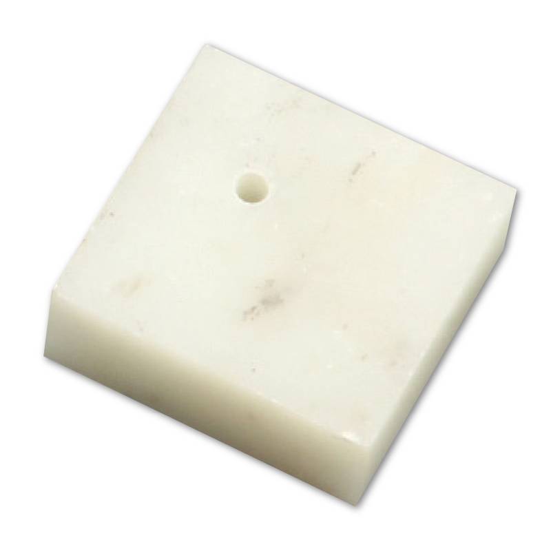 商品の説明 ⇒ 他のクラフト工作用品を見る 商品サイズ：高蝋石：35×35×12mm、ロウ引きひも：870cmセット内容：高蝋石(穴アキ加工)×1、ロウ引きひも（黒）×1、つくり方説明書×1、耐水ペーパー×1、レザー製小袋（023988のみ）×1重量：58g材質：石：高蝋石レザー製小袋：ポリエステル包装形態：PP袋入包装サイズ：115×140mm 激安手芸用品通販店ウイングスだからできる問屋価格です ※工場からのお取り寄せになりますので、ご注文が確定してもタイミングにより売り切れ・入荷待ち状態である場合がございます。 ※お使いのディスプレイや環境によって画像のお色と異なる場合がございます。予めご了承お願いします。 ご注意 ※工場からのお取り寄せになりますので、ご注文が確定してもタイミングにより売り切れ・入荷待ち状態である場合がございます。 ※お使いのディスプレイや環境によって画像のお色と異なる場合がございます。予めご了承お願いします。