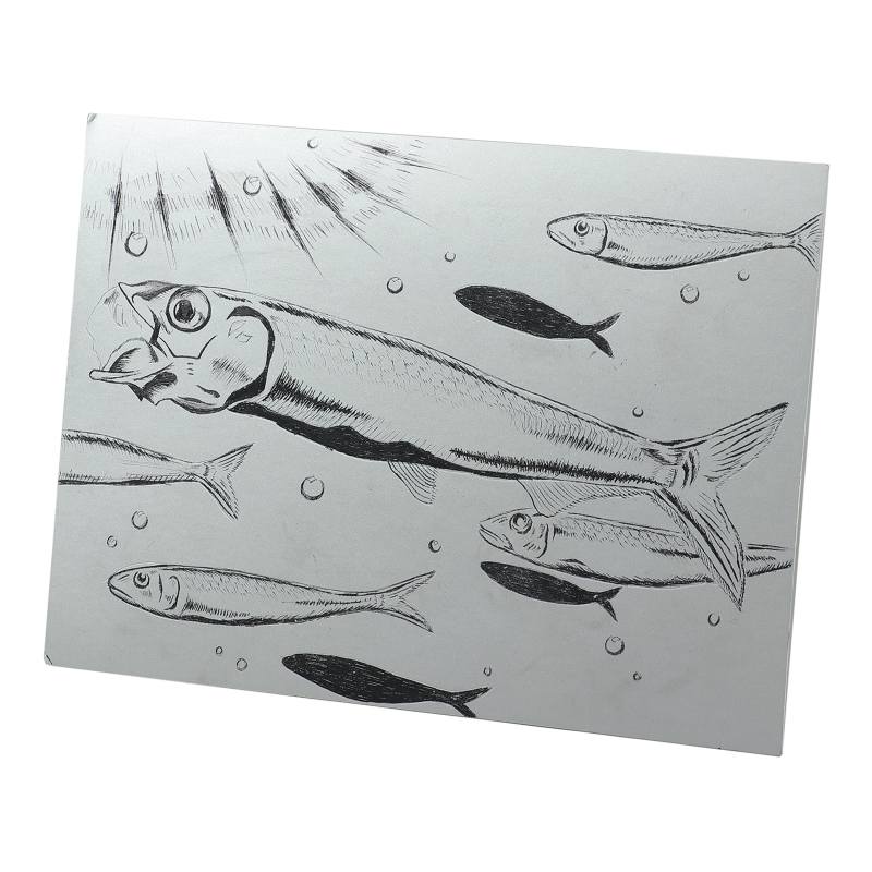 商品の説明 ⇒ 他のクラフト工作用品を見る 商品説明：スクラッチすると黒色が出てくる銀色のスクラッチボード！スクラッチすると黒色が出てくる銀色のスクラッチボードです。縦向きにも横向きにも飾ることができる紙製スタンドが付属します。スクラッチアート　スクラッチボード　削り絵　お絵描き　アート　ニードル注意:-商品サイズ（単位mm)：190×265×1mmセット内容：スクラッチボード×1、スタンド×1重量（g）：6材質：紙包装形態：袋入販売単位：セット生産国：日本パーティ・イベント衣装・コスチューム・ワークショップ・宴会・知育・おもちゃ・工作・自由研究・学校教材・教育・運動会・発表会・キット・備品・クラフト・アーテック/Artec 激安手芸用品通販店ウイングスだからできる問屋価格です ※工場からのお取り寄せになりますので、ご注文が確定してもタイミングにより売り切れ・入荷待ち状態である場合がございます。 ※お使いのディスプレイや環境によって画像のお色と異なる場合がございます。予めご了承お願いします。 ご注意 ※工場からのお取り寄せになりますので、ご注文が確定してもタイミングにより売り切れ・入荷待ち状態である場合がございます。 ※お使いのディスプレイや環境によって画像のお色と異なる場合がございます。予めご了承お願いします。