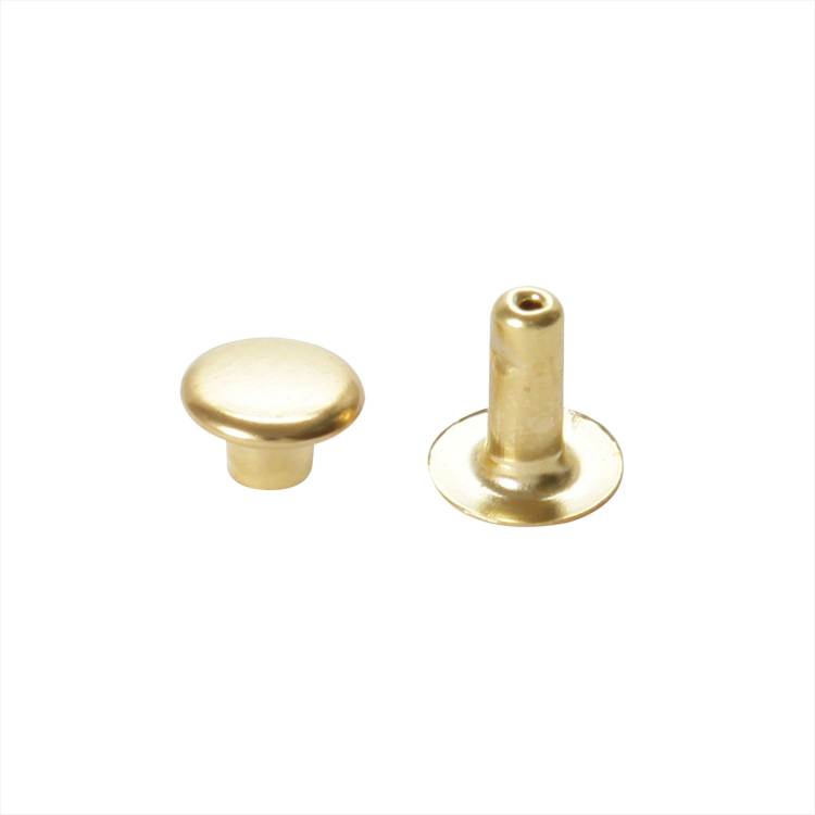 商品の説明 ⇒ 他のハトメやカシメ、専用打ち具はこちら 商品説明：布や革などの留め具、つなぎ目の補強、飾りに。強く、サビにくい真ちゅう製。 【取り付けに最適な生地の厚み】 小（直径約6mm）：約2〜3.5mm 中（直径約7.2mm）：約2〜3.5mm 大（直径約9mm）：約3〜4.5mm 商品サイズ：小（直径約6mm）セット内容：25組重量（g）：0材質：真ちゅう包装形態：0販売単位：0生産国：日本梱包サイズ：0カラー:ゴールドパーティ・イベント衣装・コスチューム・ワークショップ・知育・おもちゃ・学校教材・教育・運動会・キット・備品・クラフト、補修、手作り、ハンドメイド、手芸、コスプレ、推し活、縫い活、入園/入学 激安手芸用品通販店ウイングスだからできる問屋価格です ※工場からのお取り寄せになりますので、ご注文が確定してもタイミングにより売り切れ・入荷待ち状態である場合がございます。 ※お使いのディスプレイや環境によって画像のお色と異なる場合がございます。予めご了承お願いします。 ご注意 ※工場からのお取り寄せになりますので、ご注文が確定してもタイミングにより売り切れ・入荷待ち状態である場合がございます。 ※お使いのディスプレイや環境によって画像のお色と異なる場合がございます。予めご了承お願いします。