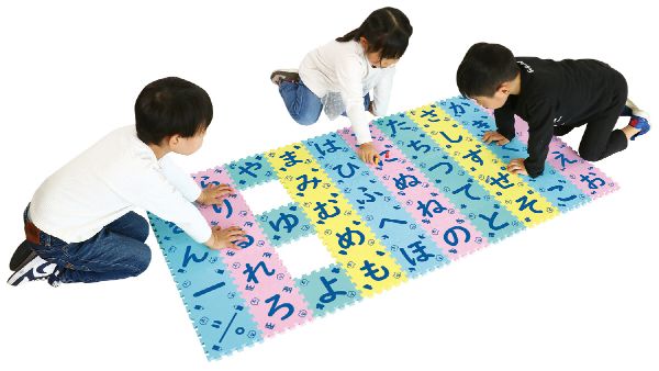 商品の説明 ⇒ 他のクラフト工作用品を見る 商品説明：プログラミング的思考を養うしりとり遊びができる他の人のコマがある文字をめざして言葉を探し、コマを取り合うしりとりゲームです。商品サイズ（単位mm)：150×150mm(パネル1枚あたり)セット内容：マット×48、コマ×12重量（g）：800g材質：EVA、木包装形態：PE袋販売単位：個生産国：中国パーティ・イベント衣装・コスチューム・ワークショップ・知育・おもちゃ・学校教材・教育・運動会・キット・備品・クラフト・アーテック/Artec 激安手芸用品通販店ウイングスだからできる問屋価格です ※工場からのお取り寄せになりますので、ご注文が確定してもタイミングにより売り切れ・入荷待ち状態である場合がございます。 ※お使いのディスプレイや環境によって画像のお色と異なる場合がございます。予めご了承お願いします。 ご注意 ※工場からのお取り寄せになりますので、ご注文が確定してもタイミングにより売り切れ・入荷待ち状態である場合がございます。 ※お使いのディスプレイや環境によって画像のお色と異なる場合がございます。予めご了承お願いします。