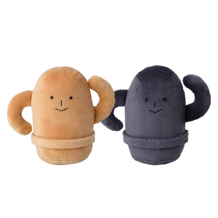 商品の説明 ⇒ 他のキャラクターはこちら 商品説明：てのひらサイズのぬいぐるみが手づくりできるキットです。少しシュールなモチーフに、目はビーズ・口は刺繍糸で作るシンプルなお顔で仕上げる、いまの時代のかわいいを表現した「ふつう」のぬいぐるみです。「推しぬい」シリーズ監修・平栗あずささんの書籍「ふつうのぬいぐるみ」からセレクトしたラインナップです。裁断済みの生地入り、2体のぬいぐるみが作れる内容で、作りやすくお買い得なキットになっています。商品サイズ：【出来上がりサイズ】約W5cm×H8cm×D5cm（1体）セット内容：0重量（g）：0材質：生地・フェルト・つぶ綿：ポリエステル100％、ビーズ：ガラス、刺繍糸：綿包装形態：0販売単位：0生産国：中国梱包サイズ：0カラー:-パーティ・イベント衣装・コスチューム・ワークショップ・知育・おもちゃ・学校教材・教育・運動会・キット・備品・クラフト、補修、手作り、ハンドメイド、手芸、コスプレ、推し活、縫い活、入園、入学、新学期、準備、簡単 激安手芸用品通販店ウイングスだからできる問屋価格です ※工場からのお取り寄せになりますので、ご注文が確定してもタイミングにより売り切れ・入荷待ち状態である場合がございます。 ※お使いのディスプレイや環境によって画像のお色と異なる場合がございます。予めご了承お願いします。 ご注意 ※工場からのお取り寄せになりますので、ご注文が確定してもタイミングにより売り切れ・入荷待ち状態である場合がございます。 ※お使いのディスプレイや環境によって画像のお色と異なる場合がございます。予めご了承お願いします。