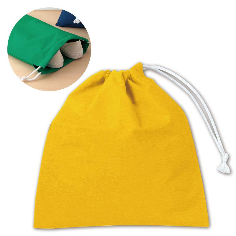 商品の説明 ⇒ 他の手芸キットを探す 商品説明：ミシン縫いが学べる！シューズや体操服が入る実用的な巾着袋！シューズや体操服を収納できる、大きめの巾着袋を制作できる裁縫学習キットです。袋づくりの基本となる、ミシンでの直線縫いを学習できます。カット済みの布を使用するため、短時間で安全に制作できます。完成した巾着袋はシューズ袋や体操服入れとして使用でき、製作体験と実用性を兼ね備えた内容になっています。短時間で仕上がるため、授業や家庭科実習、イベントにも取り入れやすいキットです。気軽にハンドメイドを楽しみながら、実用的なアイテムを作ることができます。製作時間の目安は2〜4時間。【準備するもの】ミシン、ミシン糸、しつけ糸、アイロン、定規、チャコペンシル、手縫い糸、マチ針、糸切りはさみシューズバッグ　体操服入れ　巾着　巾着袋　バッグ　黄　イエロー　ハンドメイドキット　ミシン縫い　裁縫　ソーイング　手芸キット　裁縫キット　裁縫学習キット　手作り　ハンドメイド　収納　クラフト　ギフト　工作　イベント　生活雑貨　学習教材　おしゃれ　プレゼント　DIY　初心者向け　家庭科　学生　中学校　高校　大人注意:お使いのモニター設定、お部屋の照明等により実際の商品と色味が異なる場合がございます。商品サイズ（単位mm)：完成サイズ：約400×430mmセット内容：布地×1、白紐×1重量（g）：110材質：布地：綿100％、白紐：レーヨン100％包装形態：袋入り販売単位：個生産国：中国入園　入学　準備　レッスン　用具　用品　習いごと　手作り　ハンドメイド　パーティ・イベント衣装・手芸材料　工作　手芸　趣味　縫い活　ぬい　ぬい活　レッスン用具　コスチューム・ワークショップ・宴会・知育・おもちゃ・工作・自由研究・子供会・宿題・学校教材・教育・運動会・発表会・キット・備品・クラフト・アーテック/Artec 激安手芸用品通販店ウイングスだからできる問屋価格です ※工場からのお取り寄せになりますので、ご注文が確定してもタイミングにより売り切れ・入荷待ち状態である場合がございます。 ※お使いのディスプレイや環境によって画像のお色と異なる場合がございます。予めご了承お願いします。 ご注意 ※工場からのお取り寄せになりますので、ご注文が確定してもタイミングにより売り切れ・入荷待ち状態である場合がございます。 ※お使いのディスプレイや環境によって画像のお色と異なる場合がございます。予めご了承お願いします。