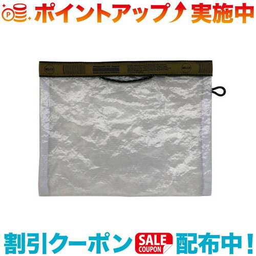 水に強い、軽い、汚れが付着しずらい、付着しても拭いて取れる。アウトドアに適した素材のPE素材を使用した、中が見えるキャンプギア収納ケースシリーズ。アウトドアギア類は金属製品も多く、一回のキャンプで使用する道具を集めるとかなりの重量になります。せめて収納ケースやそれを運ぶバッグは軽いほうがいい。商品情報【サイズ】W 26 × H 20 cm【素材】ポリエチレン【原産国】中国ヘッドライトやコード類など、細かなものをまとめて収納するのにちょうどいいサイズ感。 筆記具とノートなどを入れて、バッグ内の収納としても便利に使えます出品商品の在庫について当店ならびに仕入先に在庫のある商品を出品しています。当店に在庫が無かった場合、メーカーお取寄せ後の発送になる場合がございます。多店舗販売、入荷数が少ない商品、ご注文をいただいた後に仕入先に手配する商品もございますのでご注文をいただいても、納期遅延や在庫を切らしている場合がございます。その際はメールにてご連絡させていただきます。品切れの際はご容赦下さいませ。