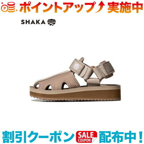 PRODUCT DESCRIPTIONDAILY-URBAN ? 家族やお友達とお揃いSHAKAコーデも！足首のベルクロでしっかりとホールドできる子供用スポーツサンダル復刻モデルのスポサンROCKY STRETCHをベースに、元気に走り回るお子様の足元に最適なデザインに仕上げた子供用SHAKA(シャカ)スポーツサンダル『ROCKY STRETCH LITTLE(ロッキーストレッチリトル)』。お子様の足への負担も少ないオブリークトゥとアーチ状にしたフットベッドで足入れが大幅に向上しました。また快適な履き心地はそのままに、つま先から甲をネオプレンで覆うことで安全面にも配慮し、足首ベルトのベルクロでしっかりとホールドできてとっても歩きやすい仕様に。テープの裏にはネオプレンがあしらわれているから1日中、気持ちよく履く事ができます。また、アッパーのテープにはサステナブルを配慮した再生素材を使用し、強度と足当たりの良さを両立するベストなバランスを探り、コットンライクな風合いでナチュラルなルックスに仕上げました。丸洗いも出来るのでお手入れも楽々。親子や兄弟、友達とのお揃いコーデで履けるカラーをベースに、ブラック以外はアッパーとソールを配色にして、キッズらしいデザインに。レディースの新色ライラックもラインナップしています。街、旅行、アウトドア、フェス・・・あらゆるシーンで皆様のお供として活躍してくれる1足となっています。No. SK-190MATERIAL　甲：ポリエステル　底：合成底MADE IN CHINAORIGINAL LITTLE SOLE TYPE全面にシャークトゥースグリップを配したLITTLE専用のアウトソールです。幅広のオブリークトゥとカップ状に形成されたミッドソールで足入れが良く、脱ぎ履きもストレスフリーです。ソールORIGINAL LITTLE SOLE素材甲：ポリエステル　底：合成底原産国CHINAFITTING普通出品商品の在庫について当店ならびに仕入先に在庫のある商品を出品しています。当店に在庫が無かった場合、メーカーお取寄せ後の発送になる場合がございます。多店舗販売、入荷数が少ない商品、ご注文をいただいた後に仕入先に手配する商品もございますのでご注文をいただいても、納期遅延や在庫を切らしている場合がございます。その際はメールにてご連絡させていただきます。品切れの際はご容赦下さいませ。