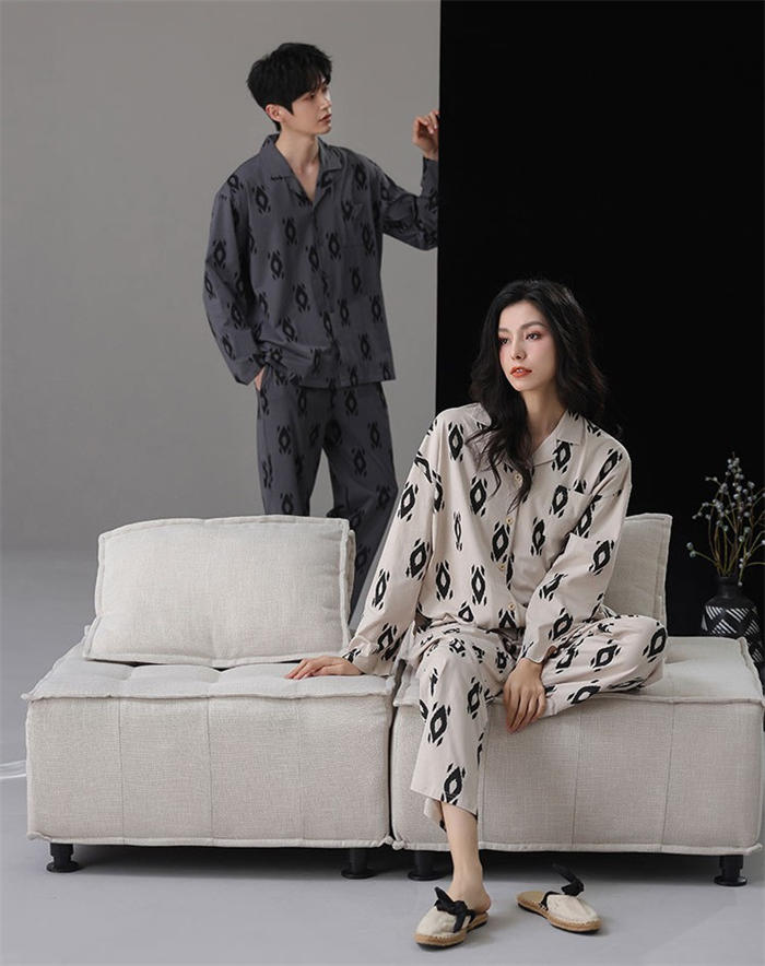 ワイズサク屋　楽天市場店の綿 パジャマ レディース メンズ 上下セット トップス ボトムス 長袖 春 秋 冬 前開き シャツ 総柄 ロングパンツ ウエストゴム セットアップ カップル ルームウェア 2点セット 部屋着 寝間着 寝巻き おそろい コットン ソフト ストレッチ 抗菌 消臭 プレゼント ギフト｜アングル3