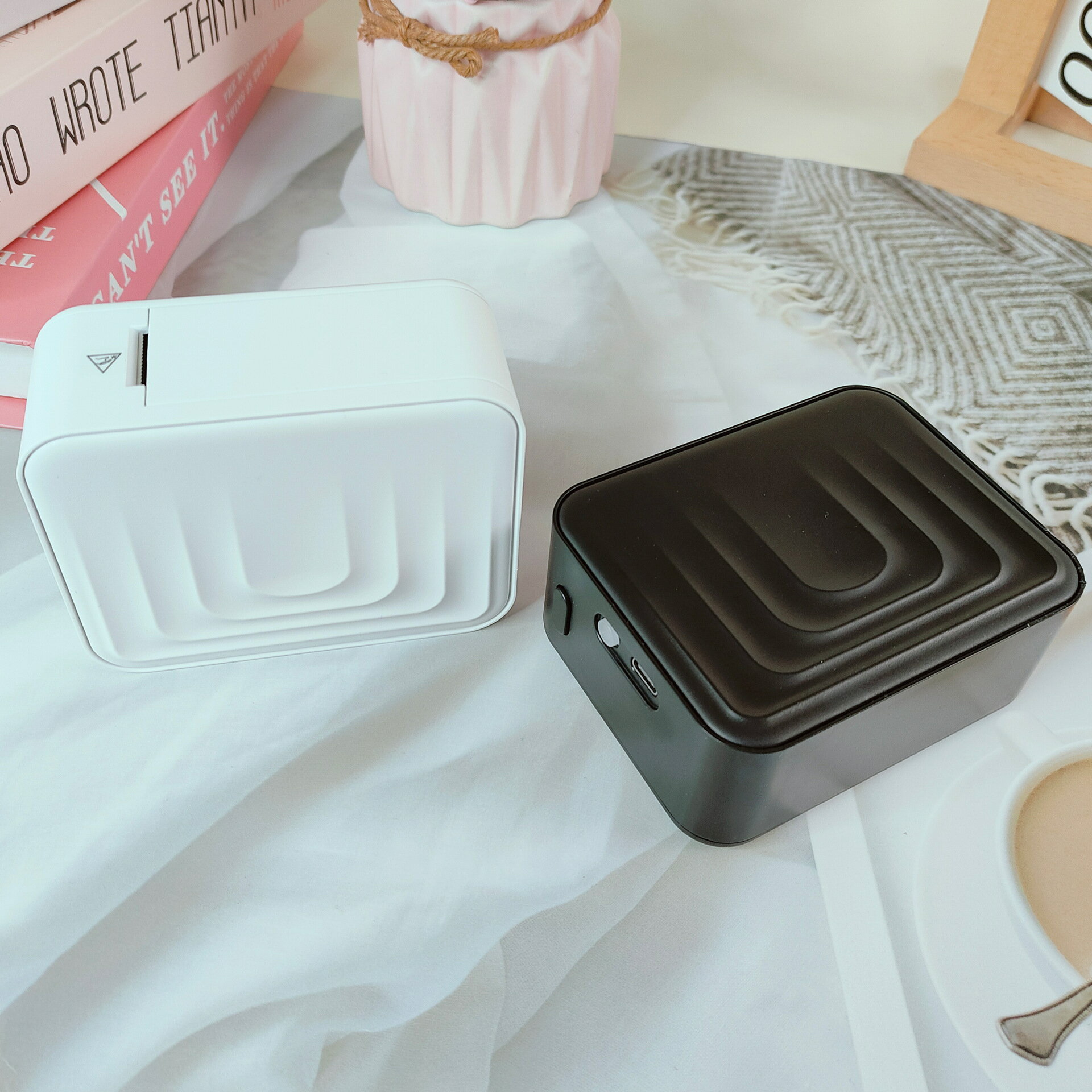 ＼全品10%OFFクーポン 2/4日20時／ラベルプリンター ラベルライター テプラ スマホ 多機能ラベルメーカー 熱転写・感熱両用 シールメーカー 12mm幅 室外ラベル対応 Bluetooth接続 賞味期限 日付 整理整頓 名前ラベル 宛名 入園入学準備