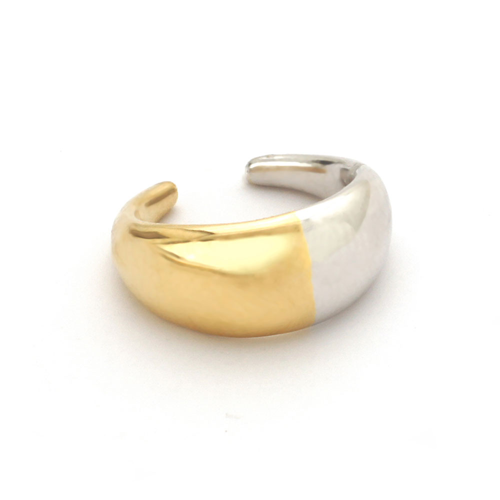 WISP JEWELRYのイヤーカフ コンビカラー シンプル ゴールド シルバー 誕生日 記念日 ご褒美 プレゼント ギフト レディース メンズ シルバー925 WISP ウィスプ ジュエリー イヤカフ 片耳用 リバーシブル 上品 大人 きれいめ｜アングル3
