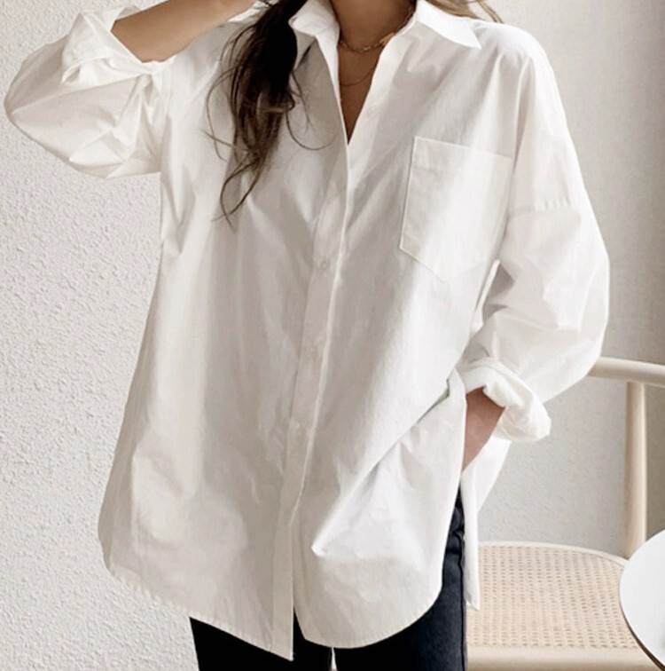 トップス シャツ Yシャツ 白シャツ 彼シャツ 大きめ 袖あり 長袖 襟付き 前開き 綿 薄手 コットン かわいい きれいめ シンプル 大人 上品 おしゃれ かっこいい 大人可愛い 大人女子 こなれ感 ラフ メンズライク クール 抜け感 無地 送料無料 個性的 トップス 春 夏 秋 10代